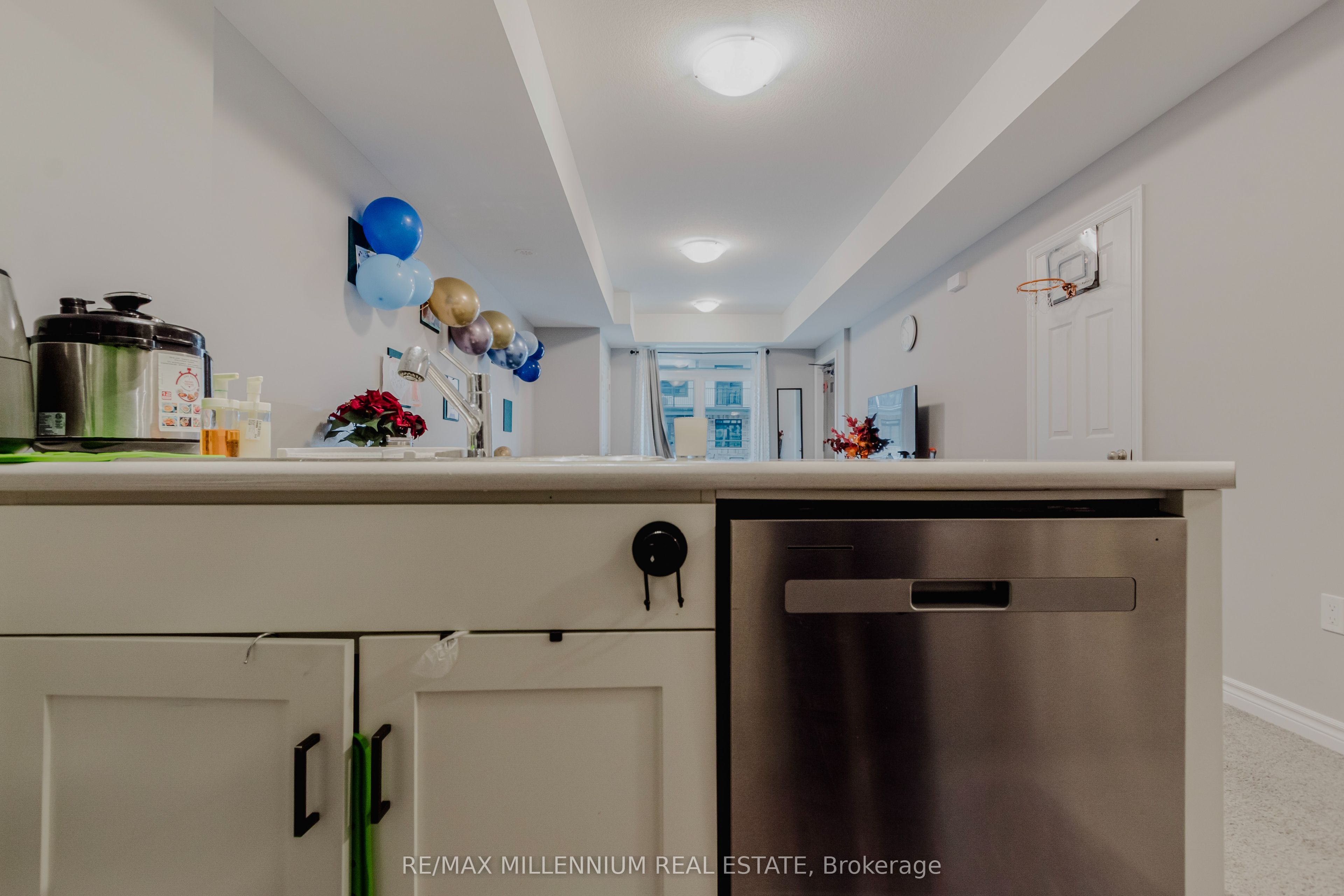 98 Lomond Lane N Property Photo 13