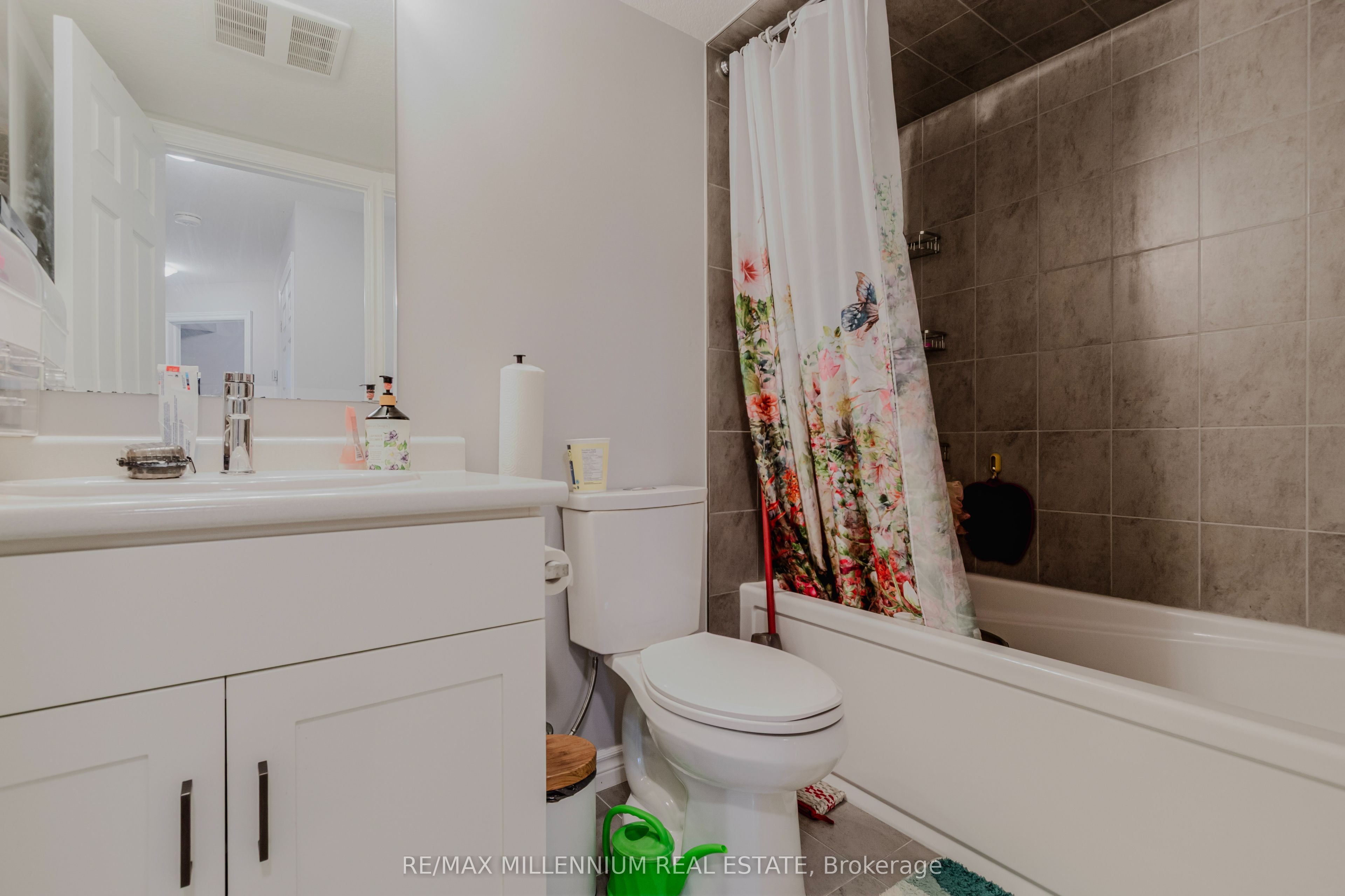 98 Lomond Lane N Property Photo 17