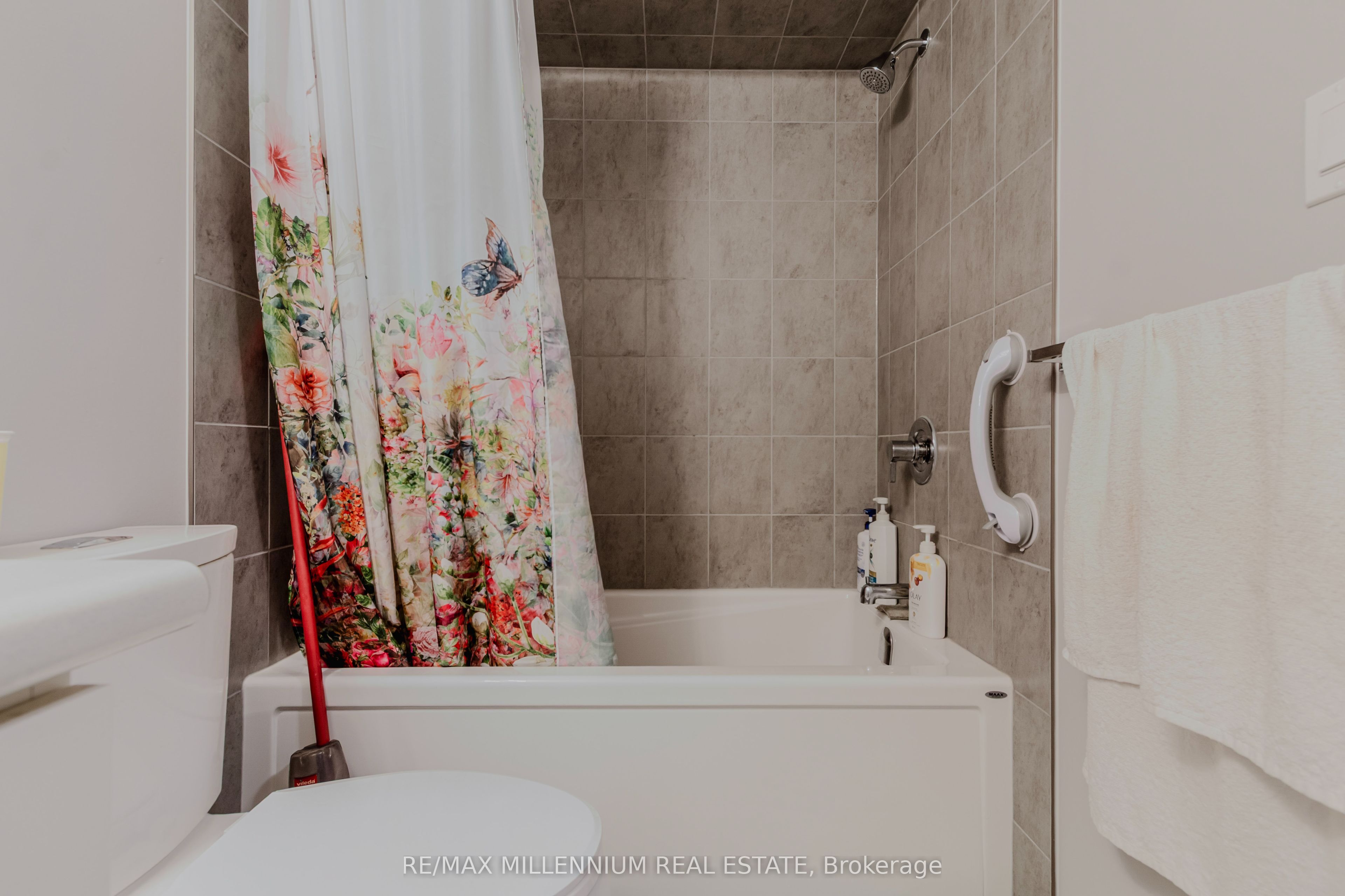 98 Lomond Lane N Property Photo 18