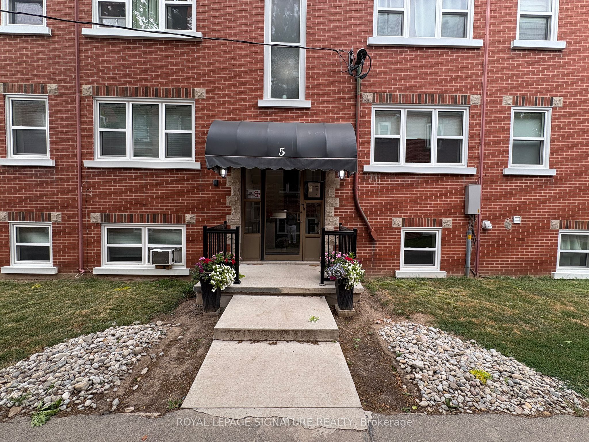5 Applewood Ave Property Photo 1