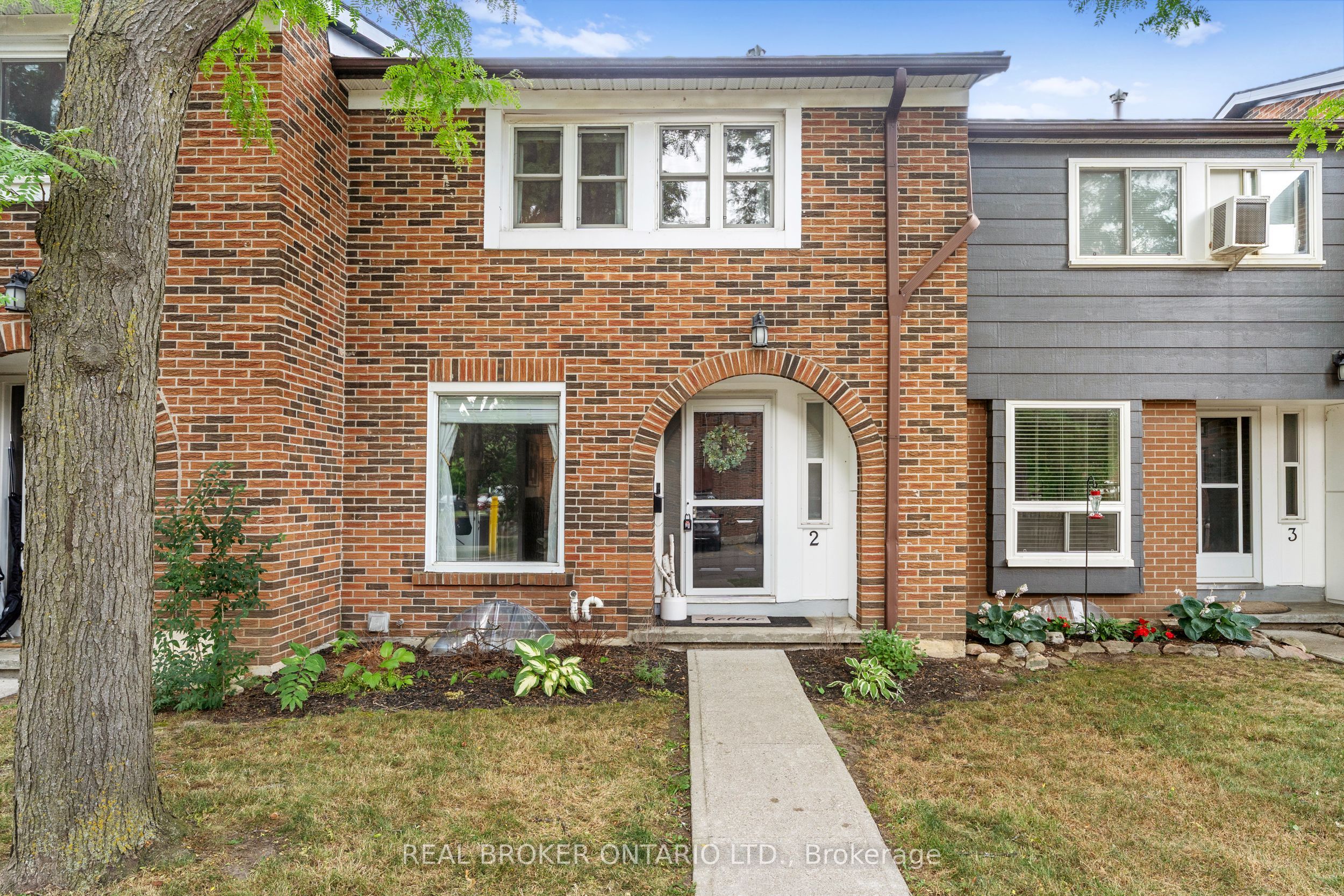 121 Bagot St Property Photo 1