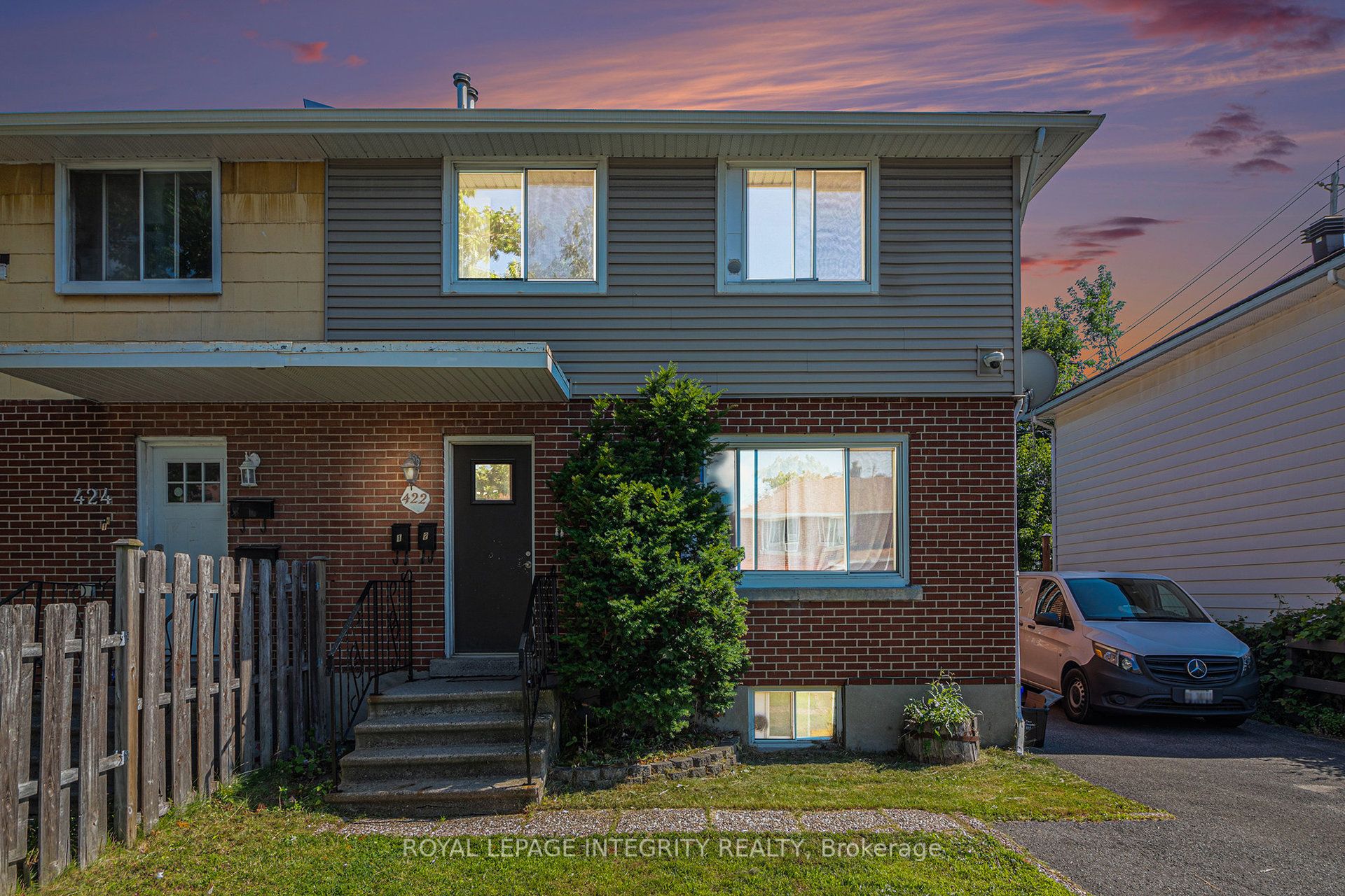 422 Queen Mary St Property Photo 1