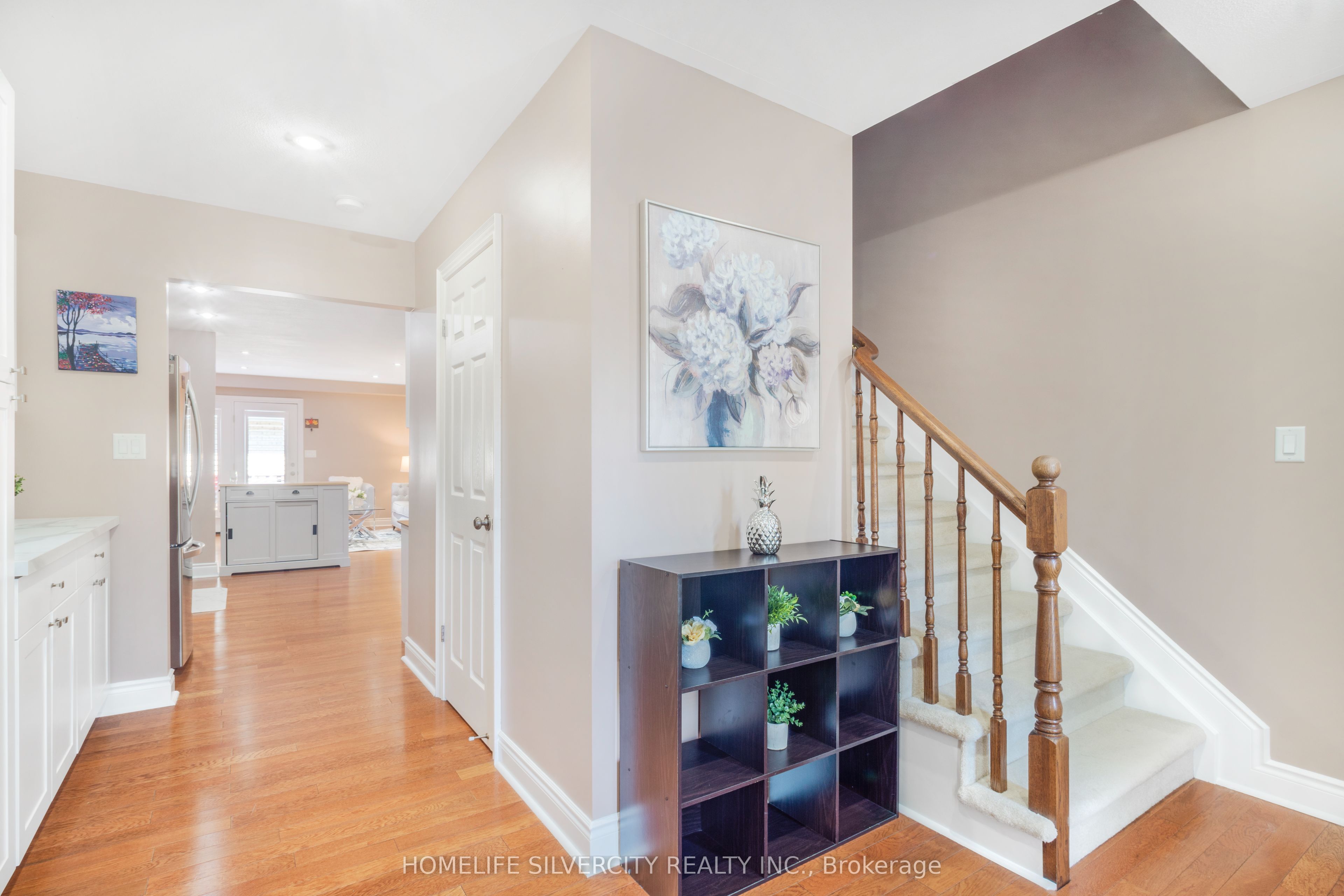 27 Ormond Street N Property Photo 2