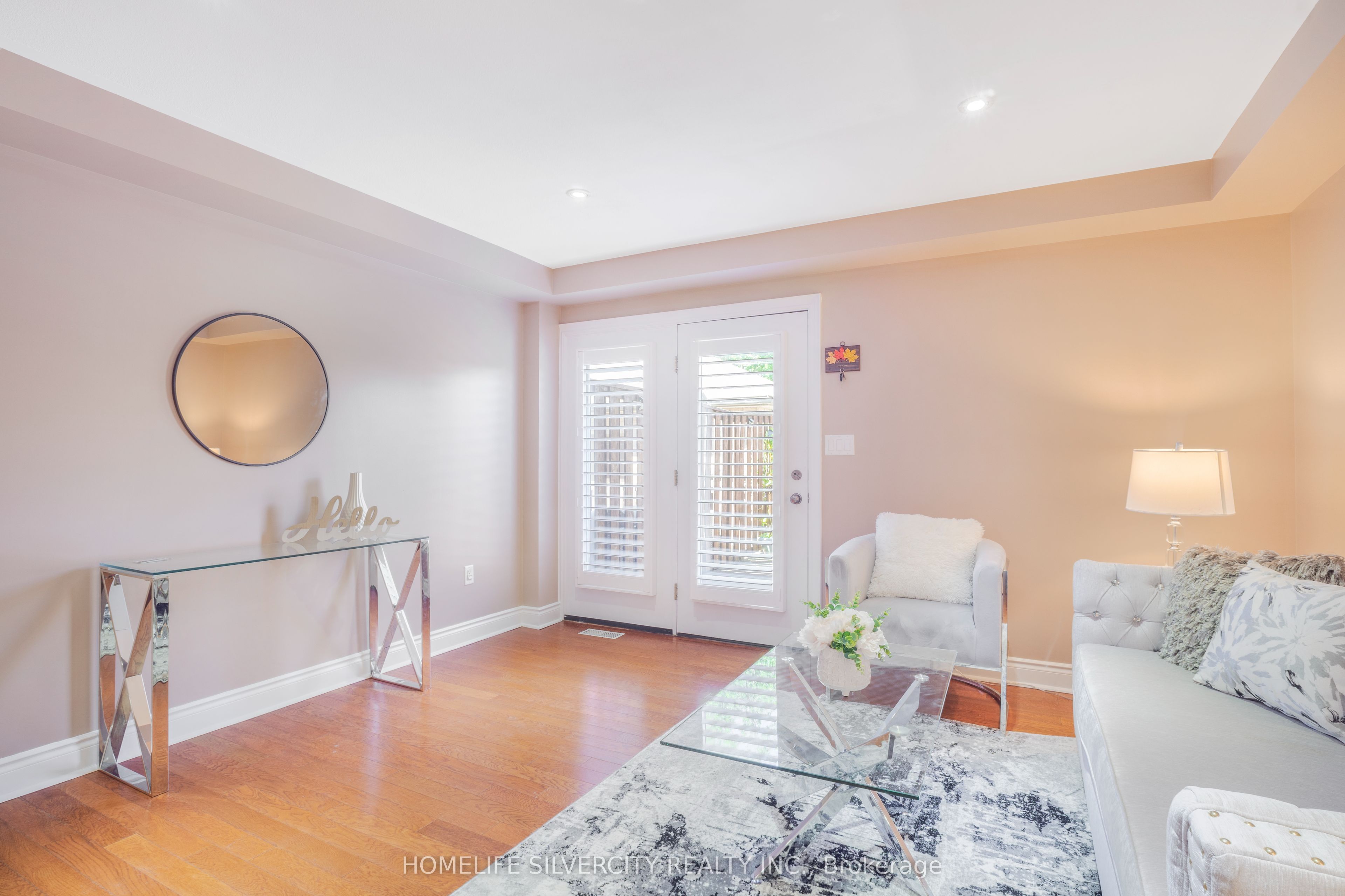 27 Ormond Street N Property Photo 7