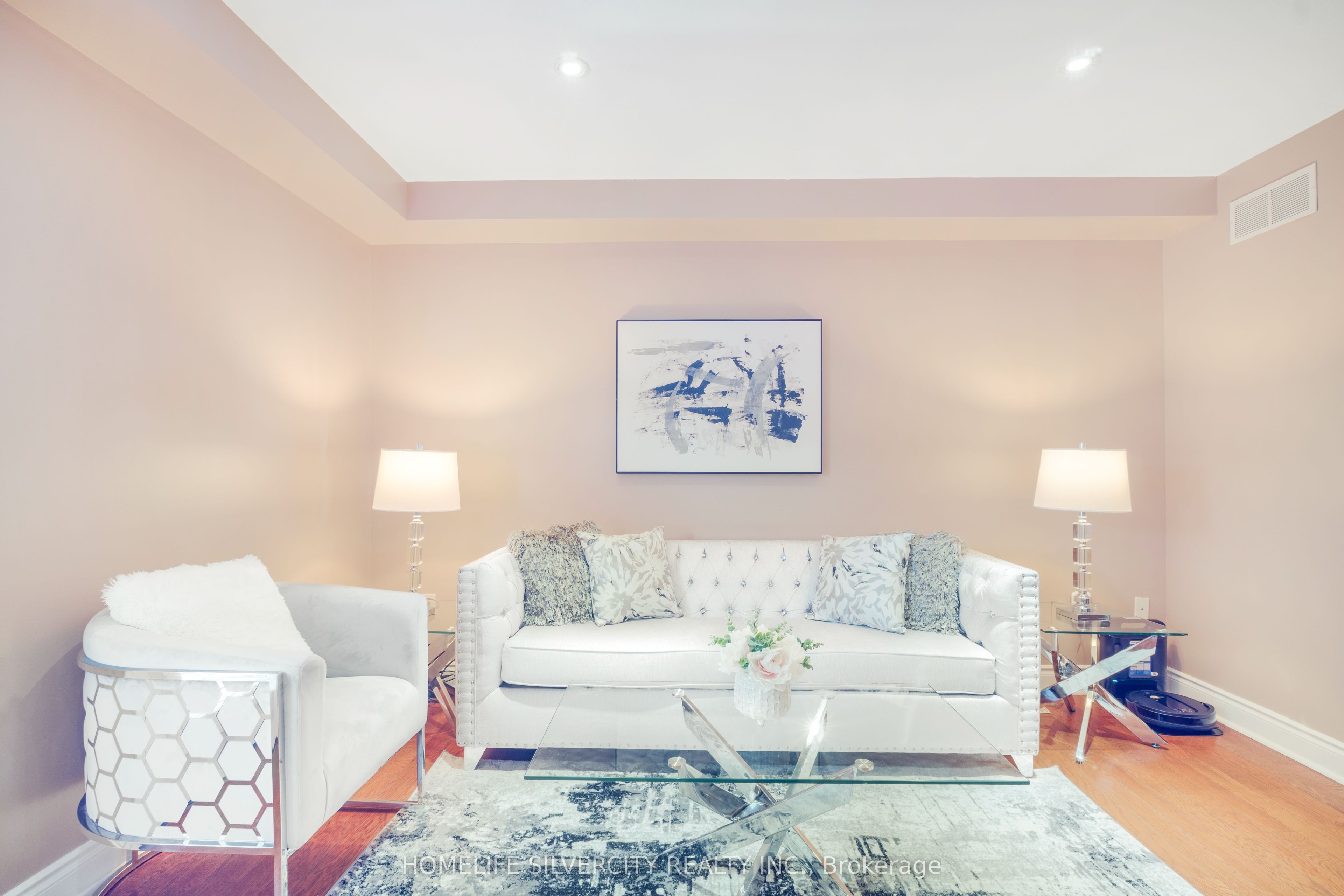 27 Ormond Street N Property Photo 8