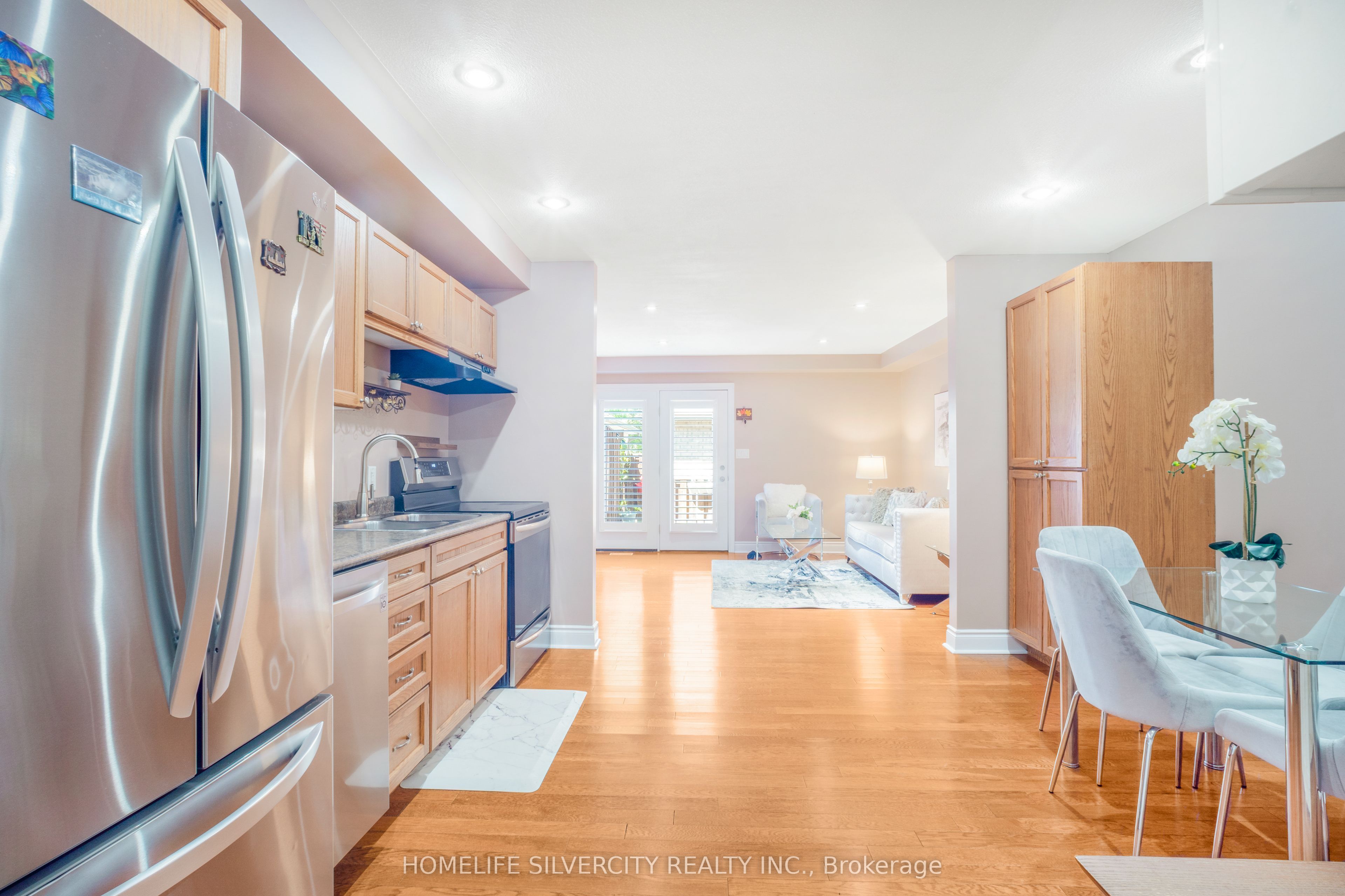 27 Ormond Street N Property Photo 9