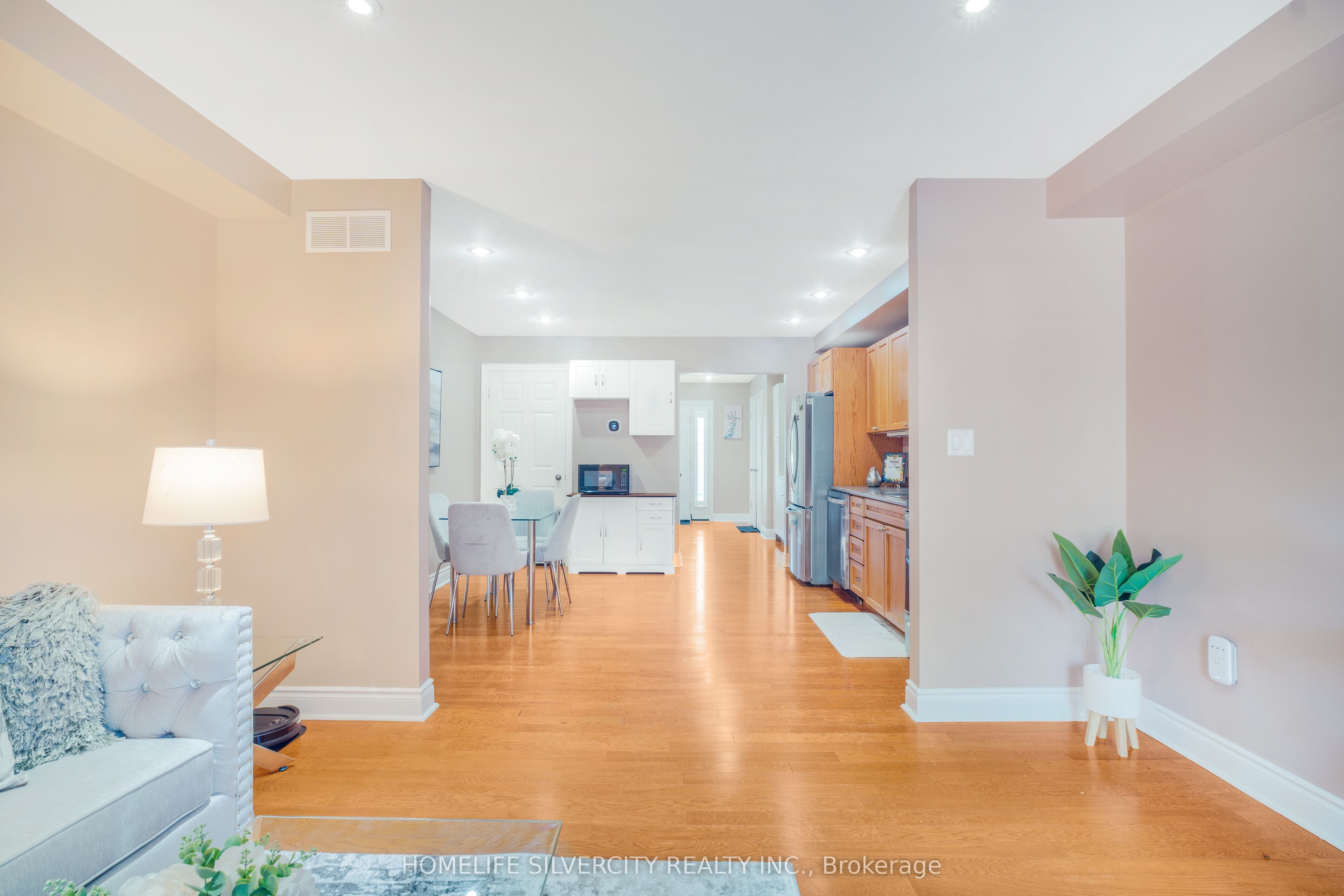 27 Ormond Street N Property Photo 10