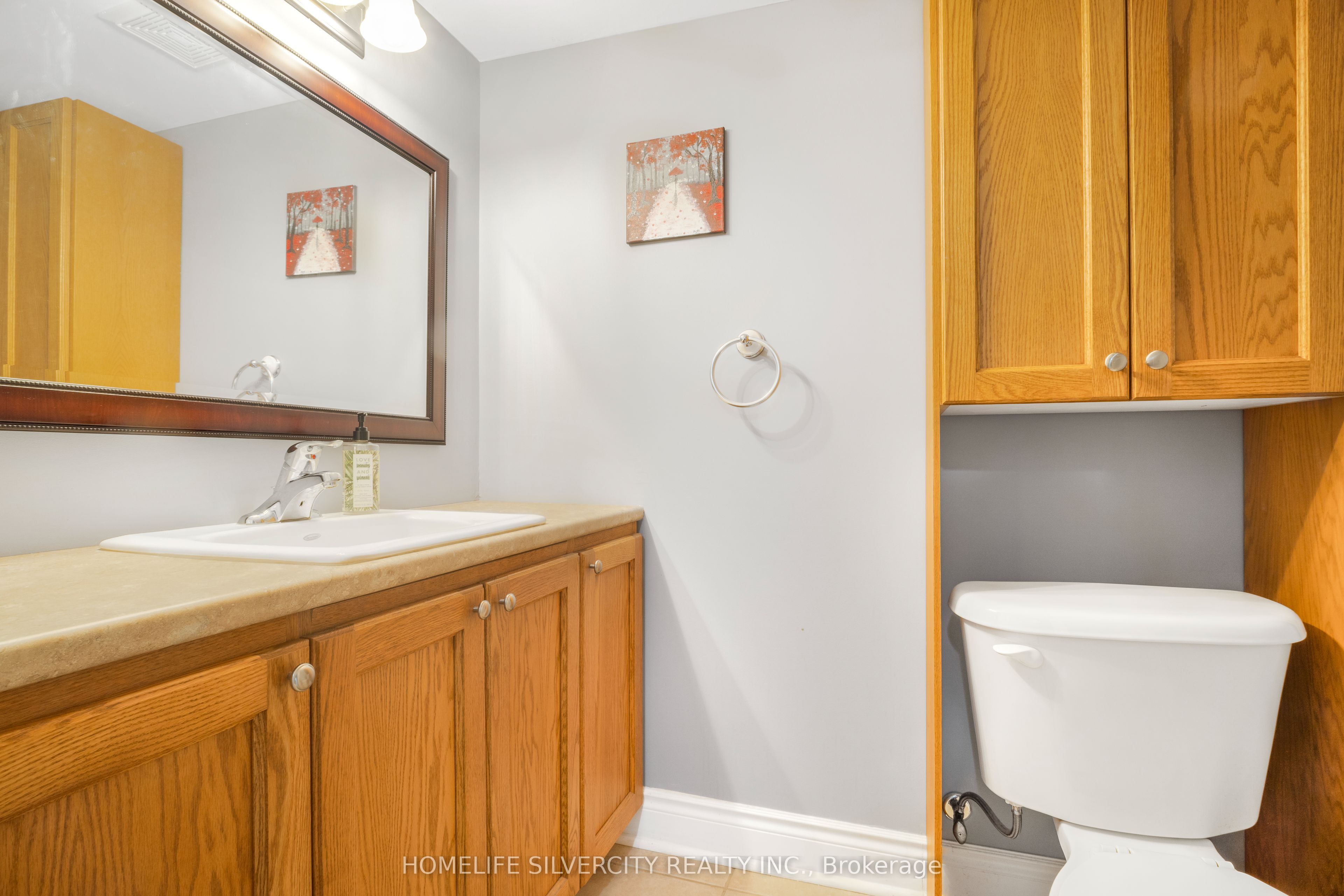 27 Ormond Street N Property Photo 13
