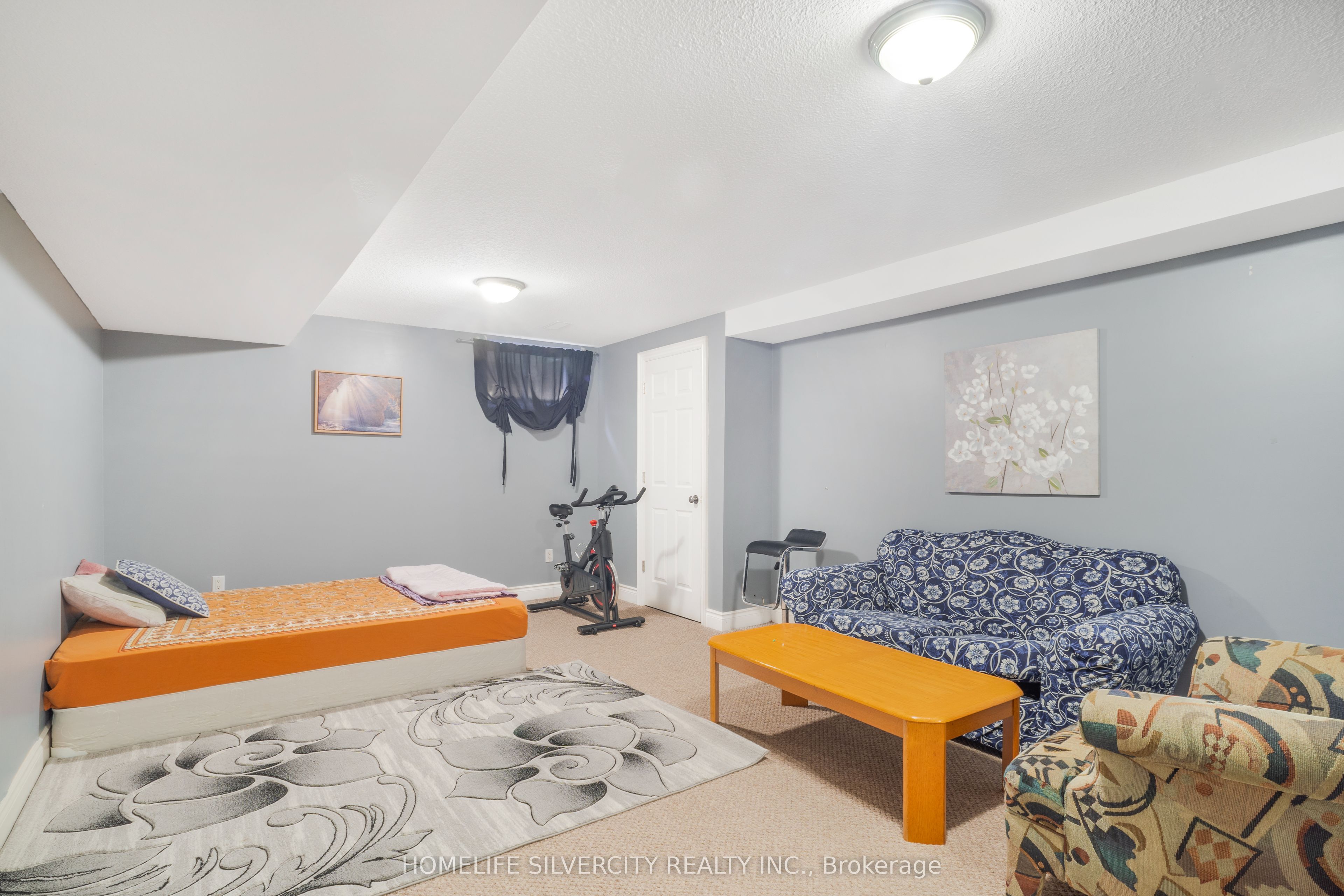 27 Ormond Street N Property Photo 14