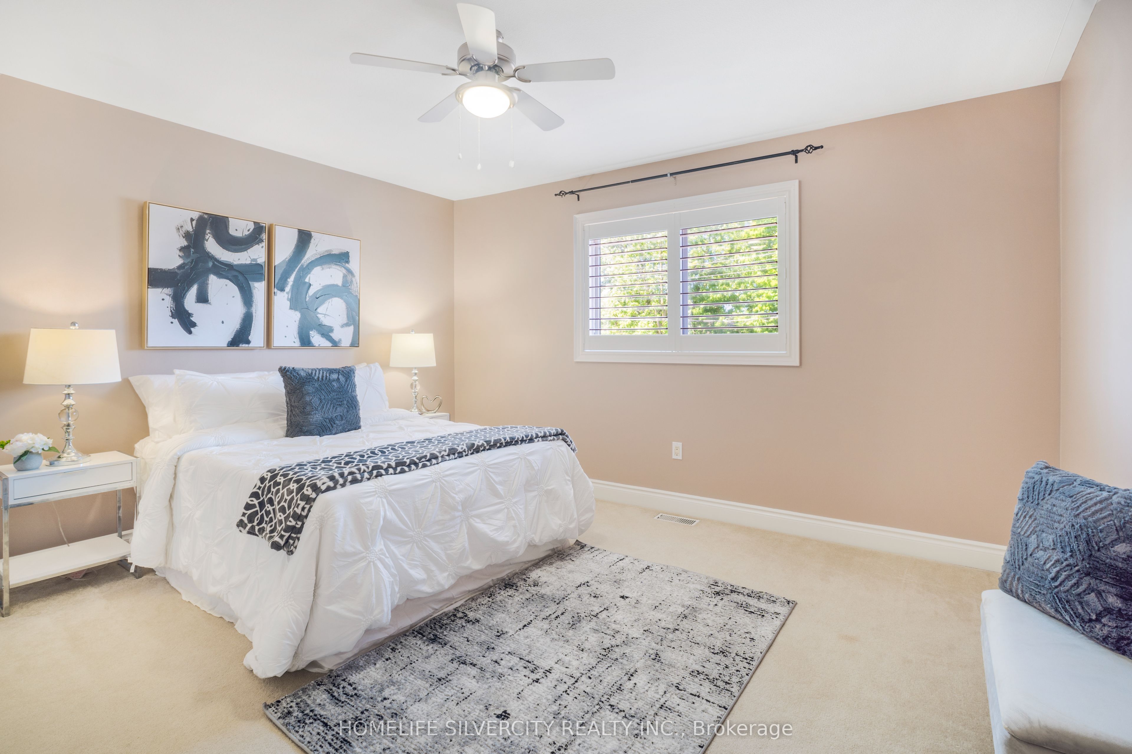 27 Ormond Street N Property Photo 17