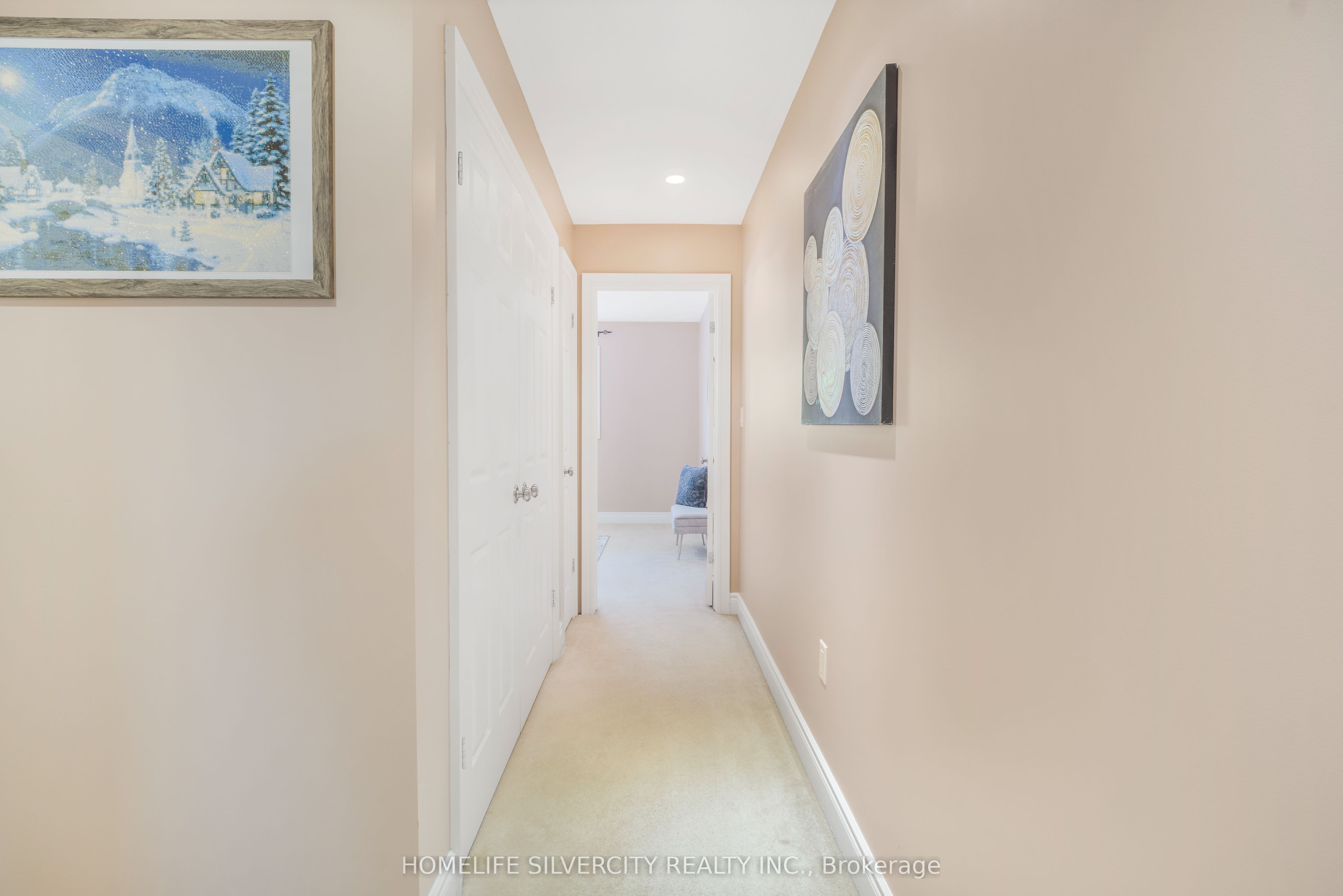 27 Ormond Street N Property Photo 20