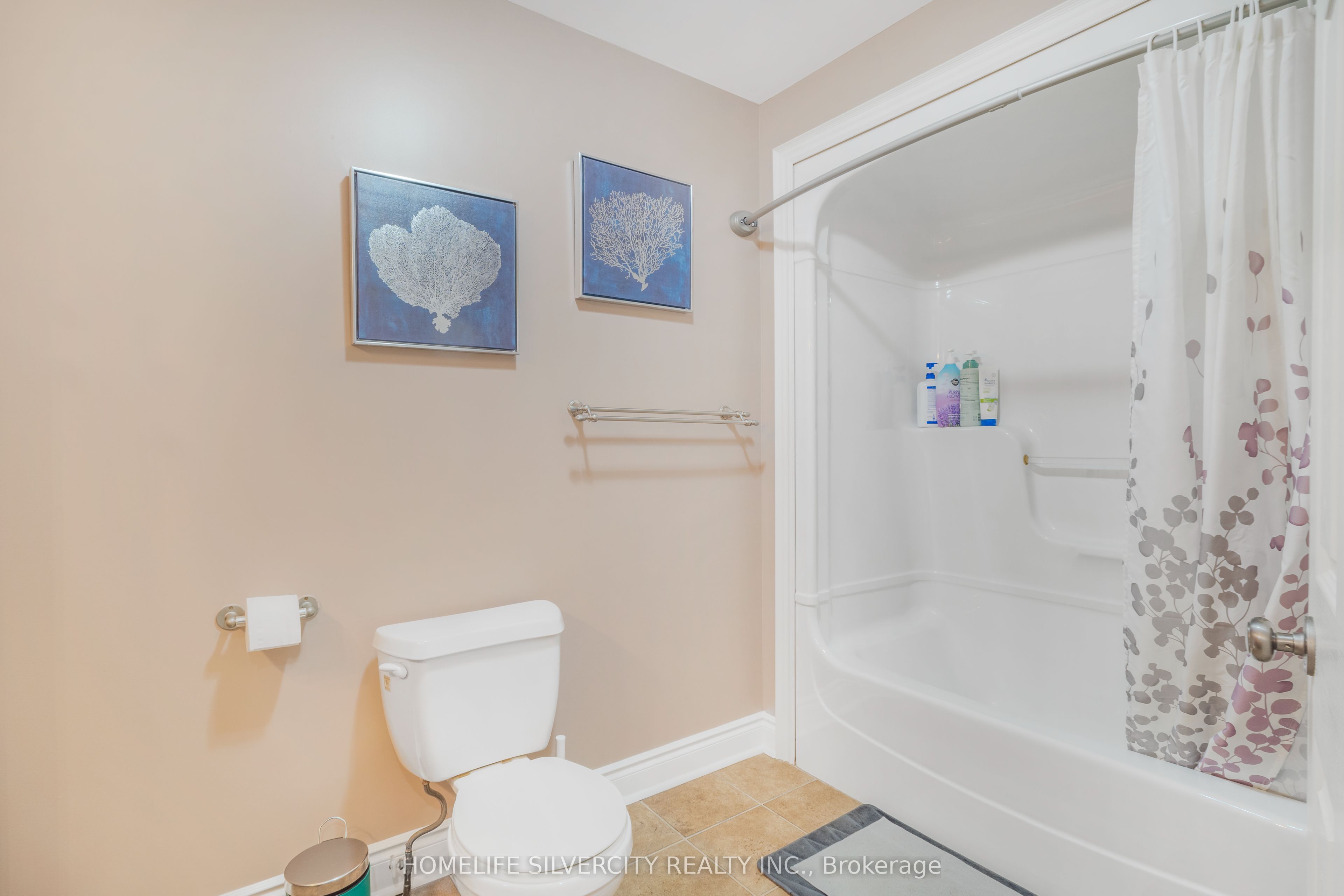 27 Ormond Street N Property Photo 21