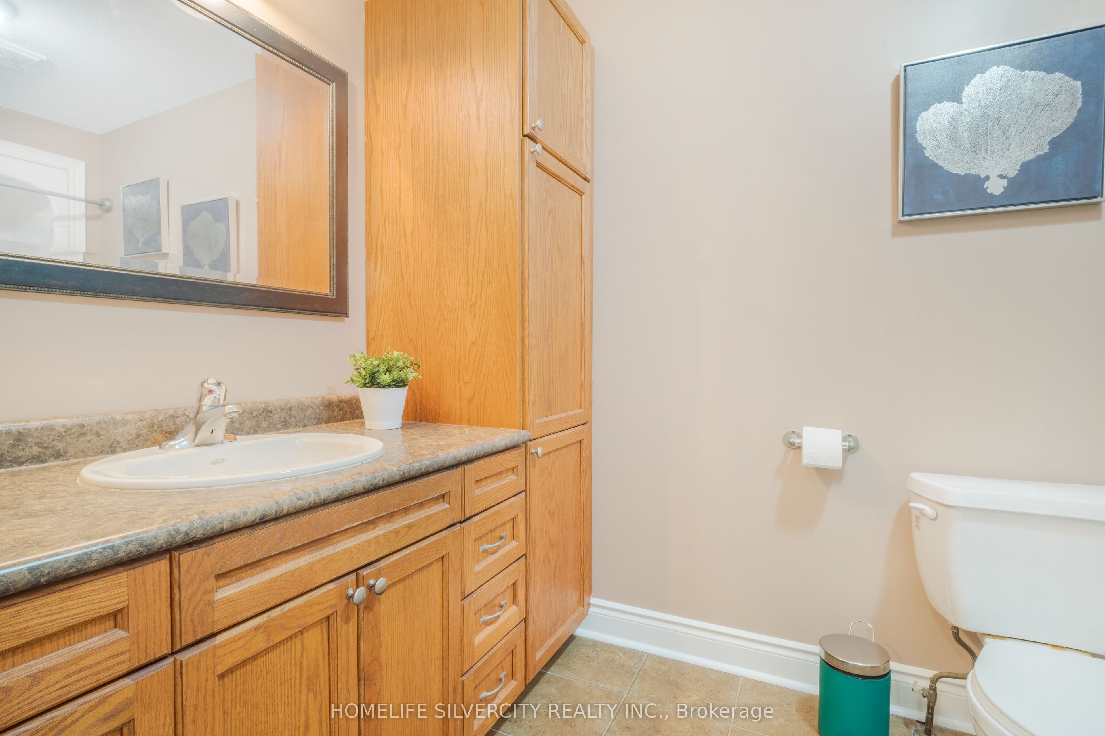 27 Ormond Street N Property Photo 22