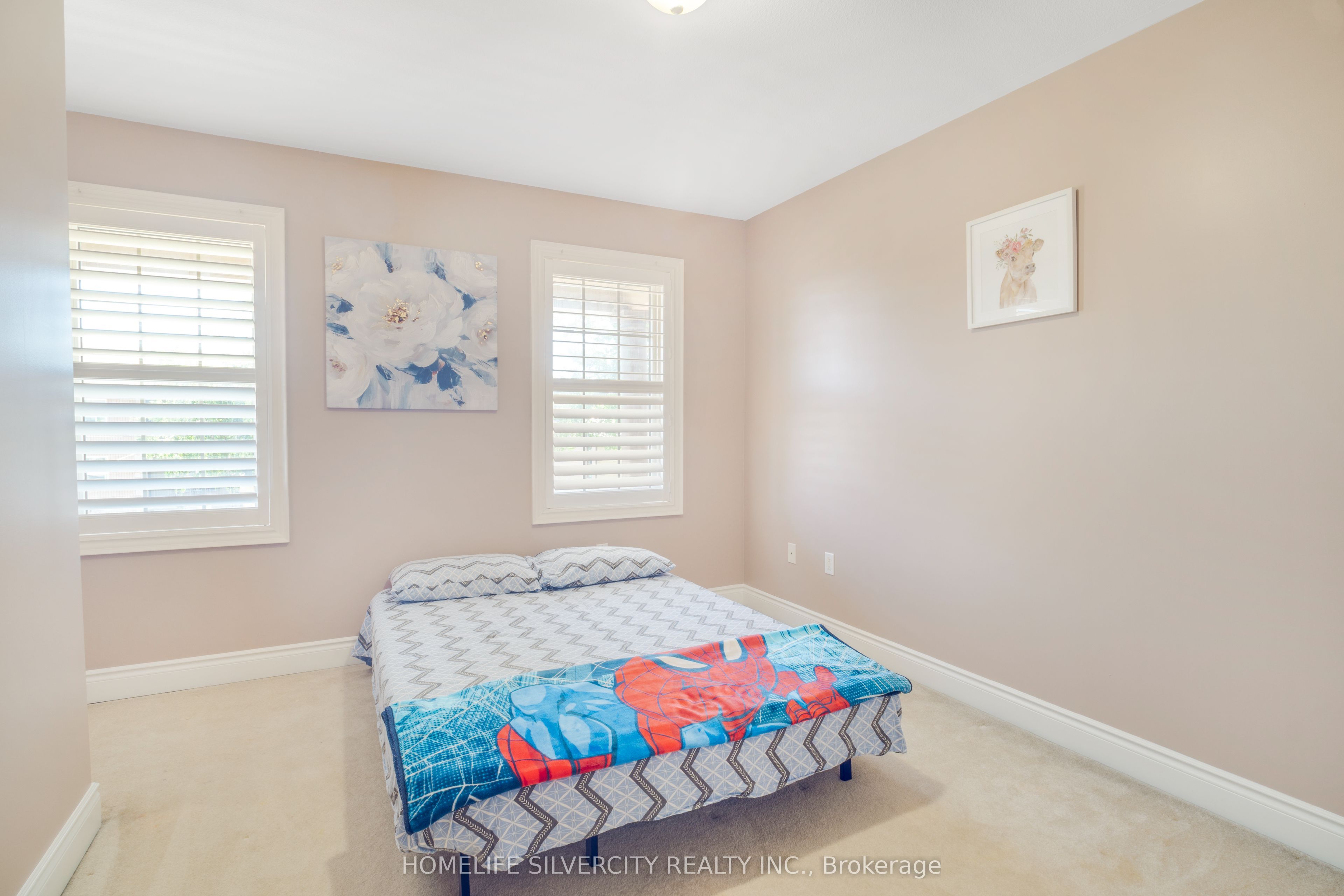 27 Ormond Street N Property Photo 23
