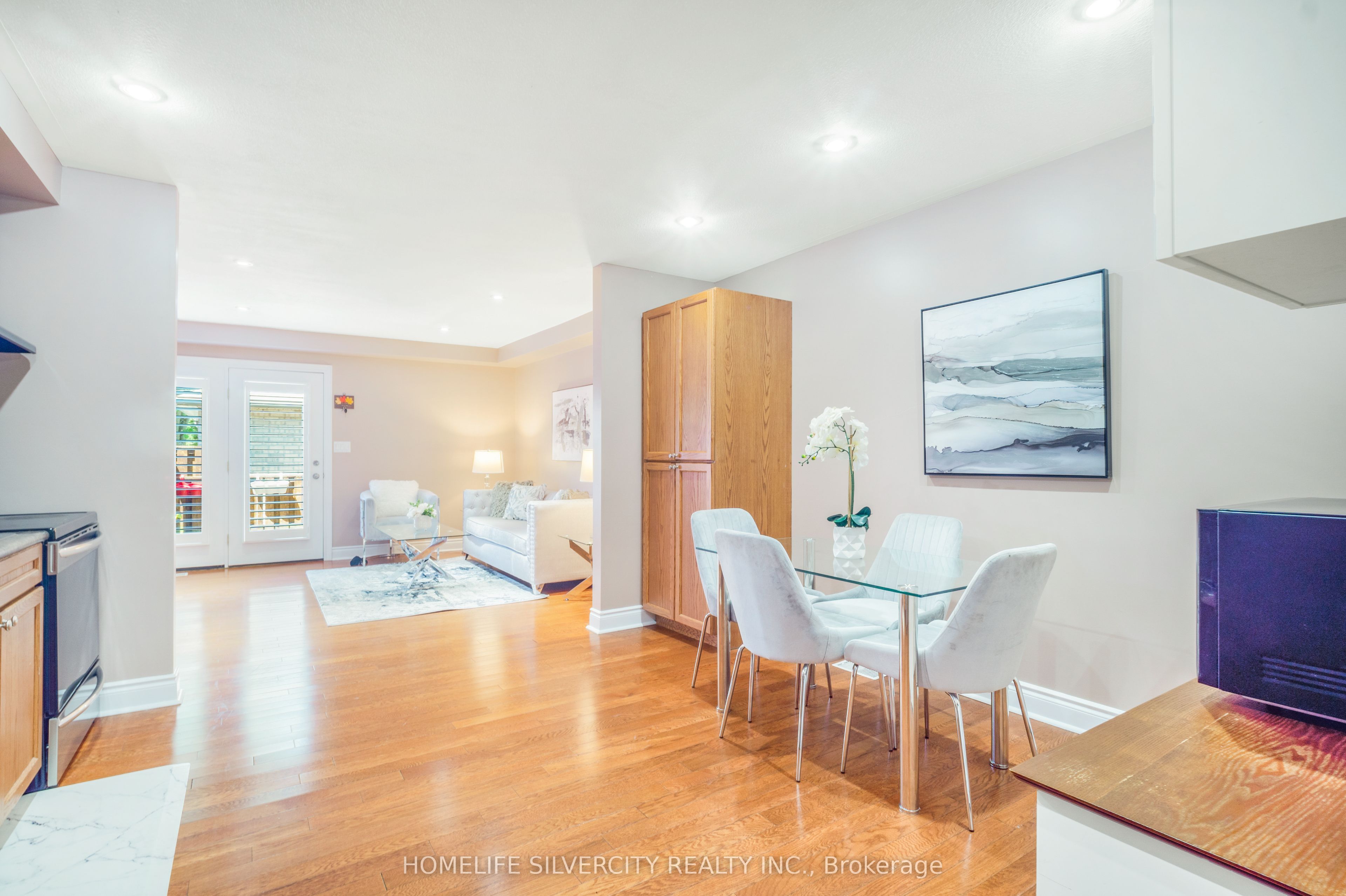 27 Ormond Street N Property Photo 26