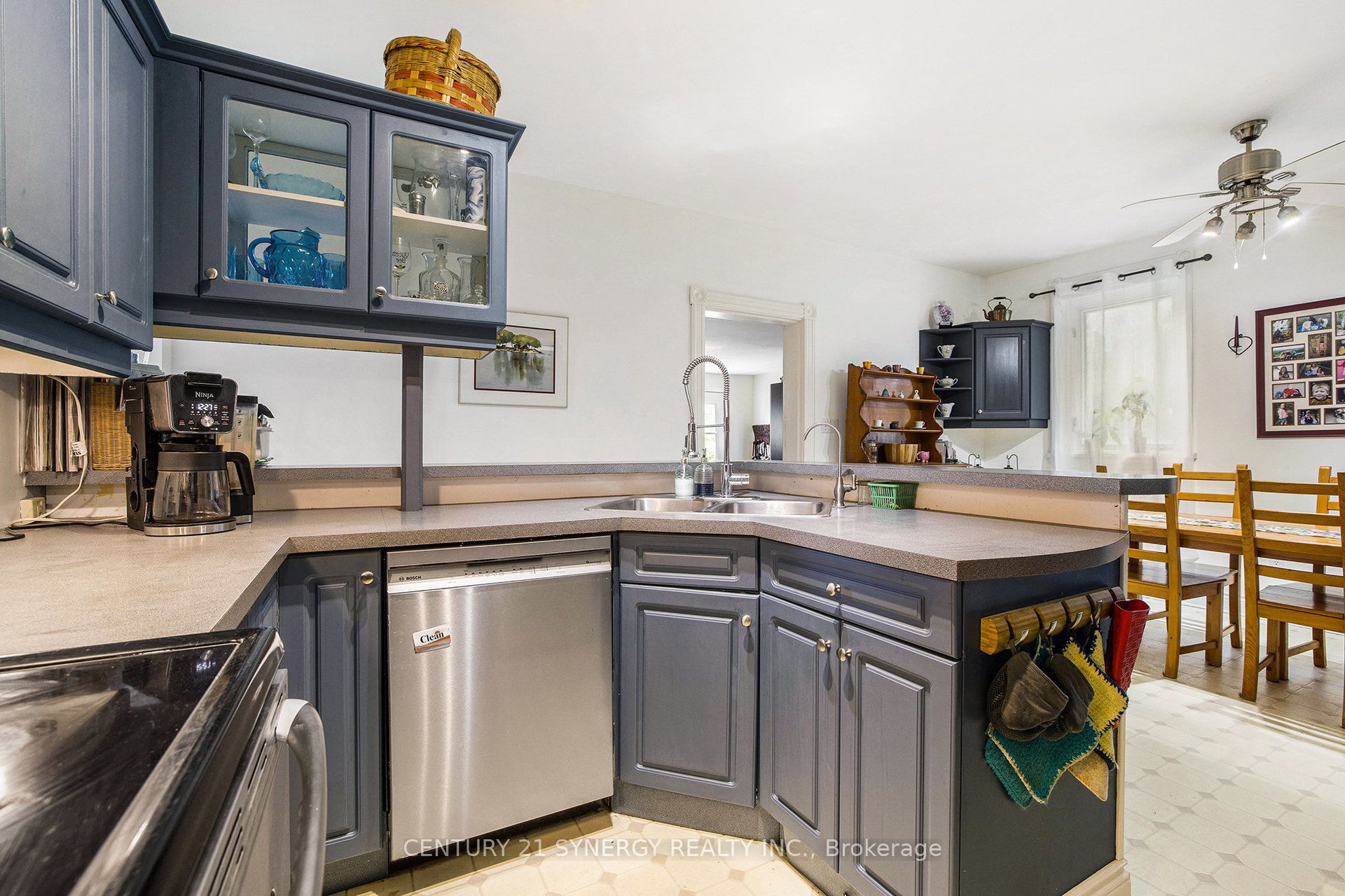 146 Wolford Ctr Centre Property Photo 8