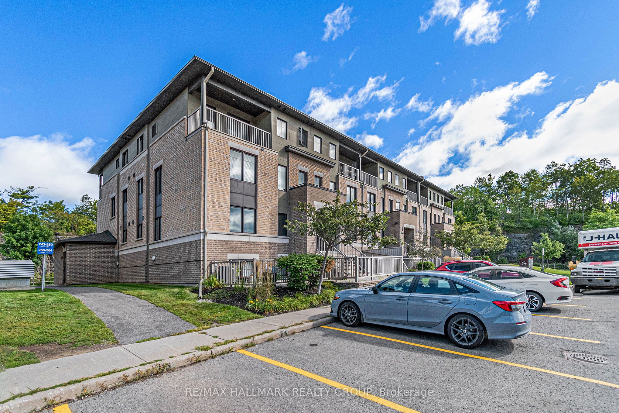 256 Titanium N/a B Property Photo 1