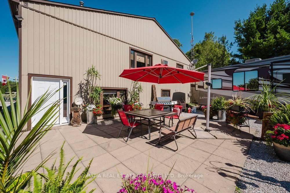 9450 Longwoods Road Property Photo 1