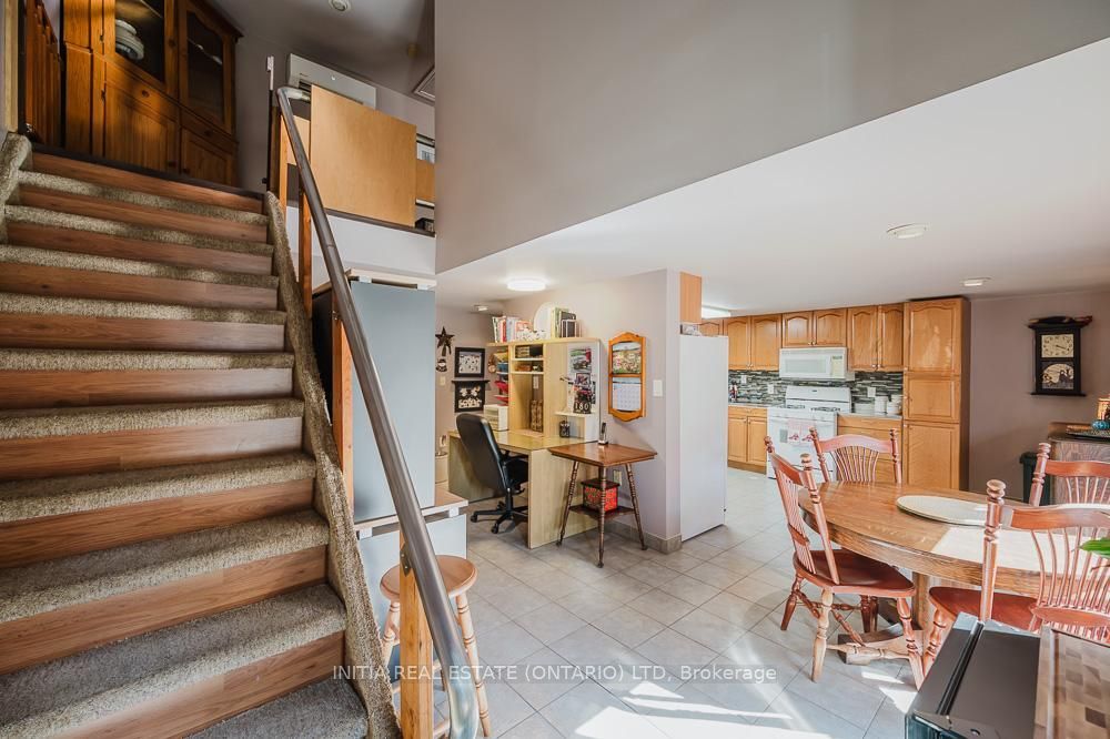 9450 Longwoods Road Property Photo 4