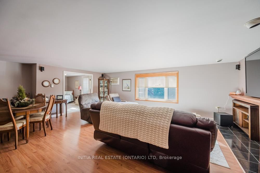 9450 Longwoods Road Property Photo 8