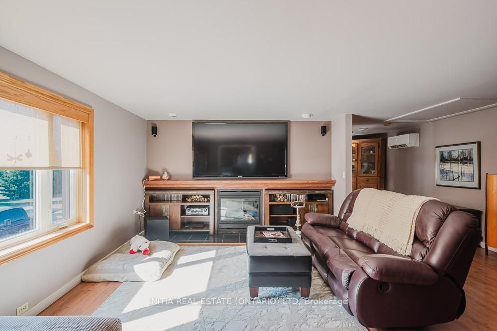 9450 Longwoods Road Property Photo 10