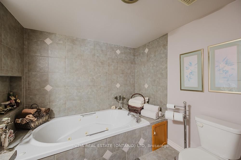 9450 Longwoods Road Property Photo 13