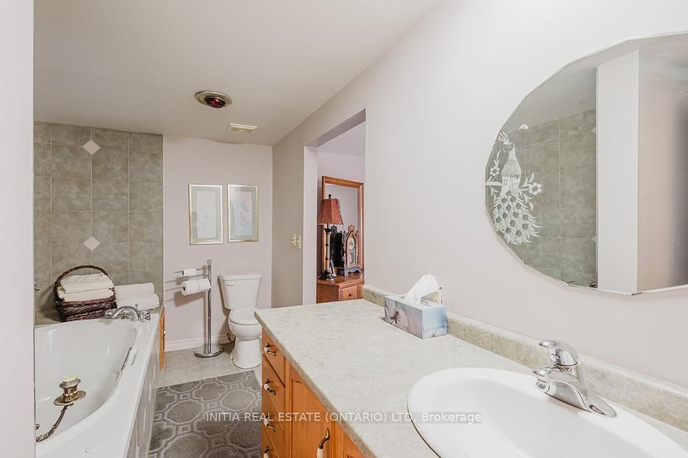 9450 Longwoods Road Property Photo 14