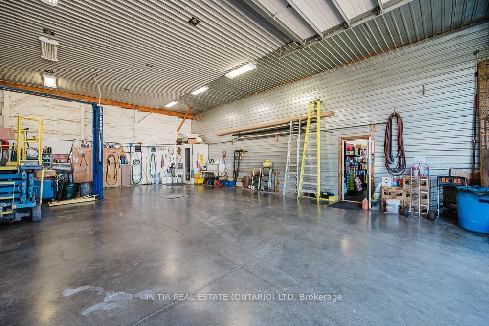 9450 Longwoods Road Property Photo 19