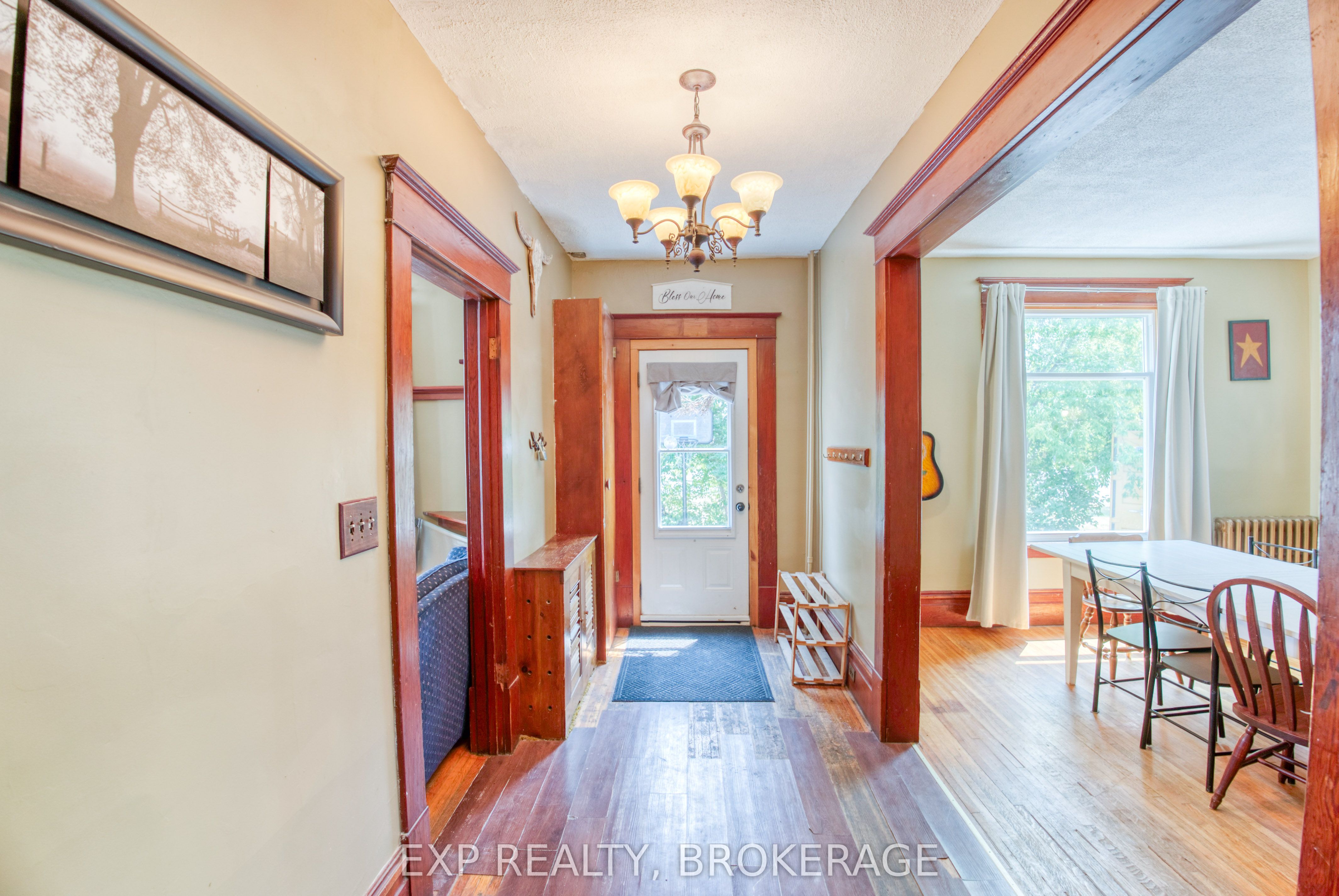 129 Dundas Street Property Photo 3