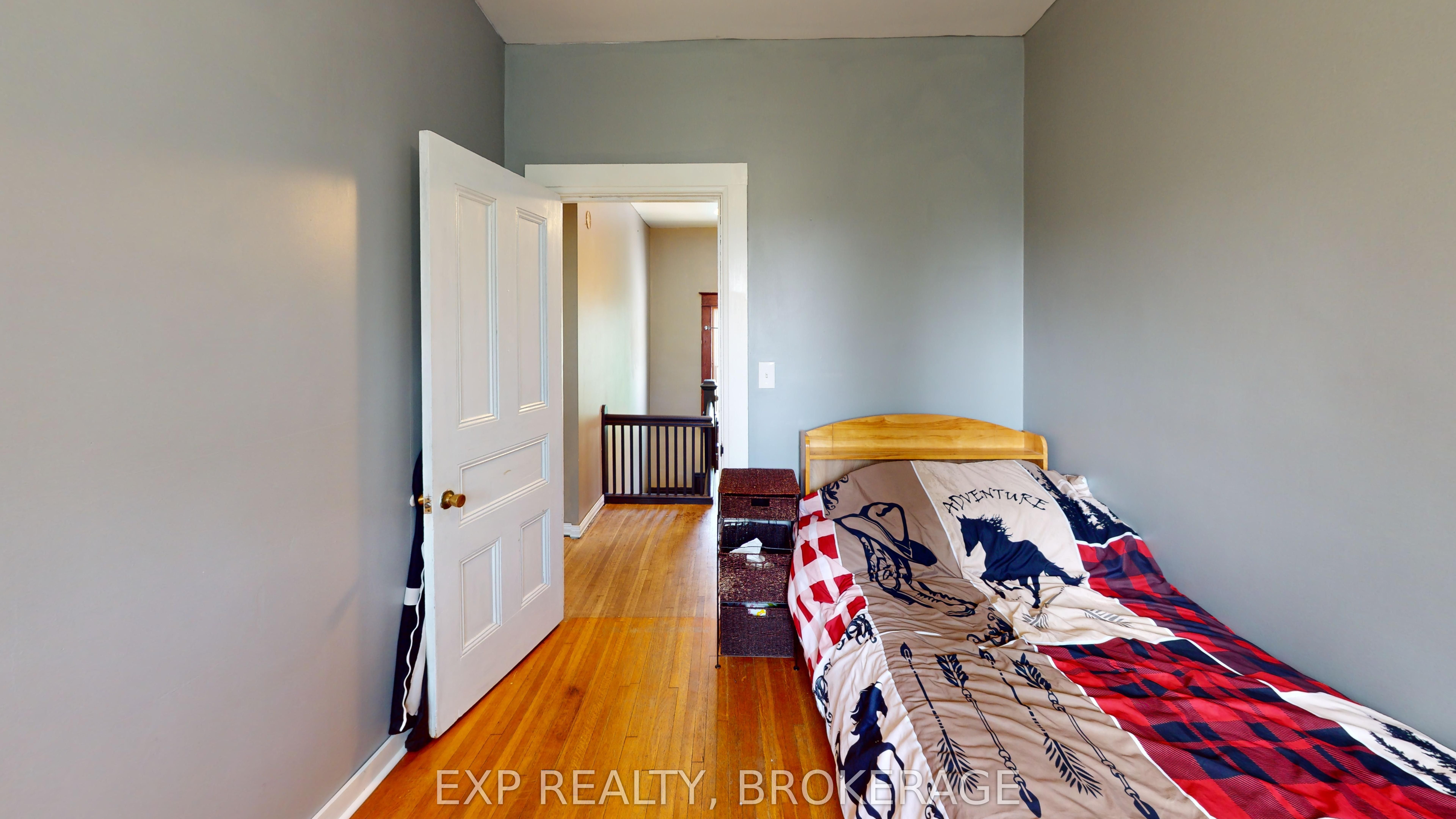 129 Dundas Street Property Photo 27