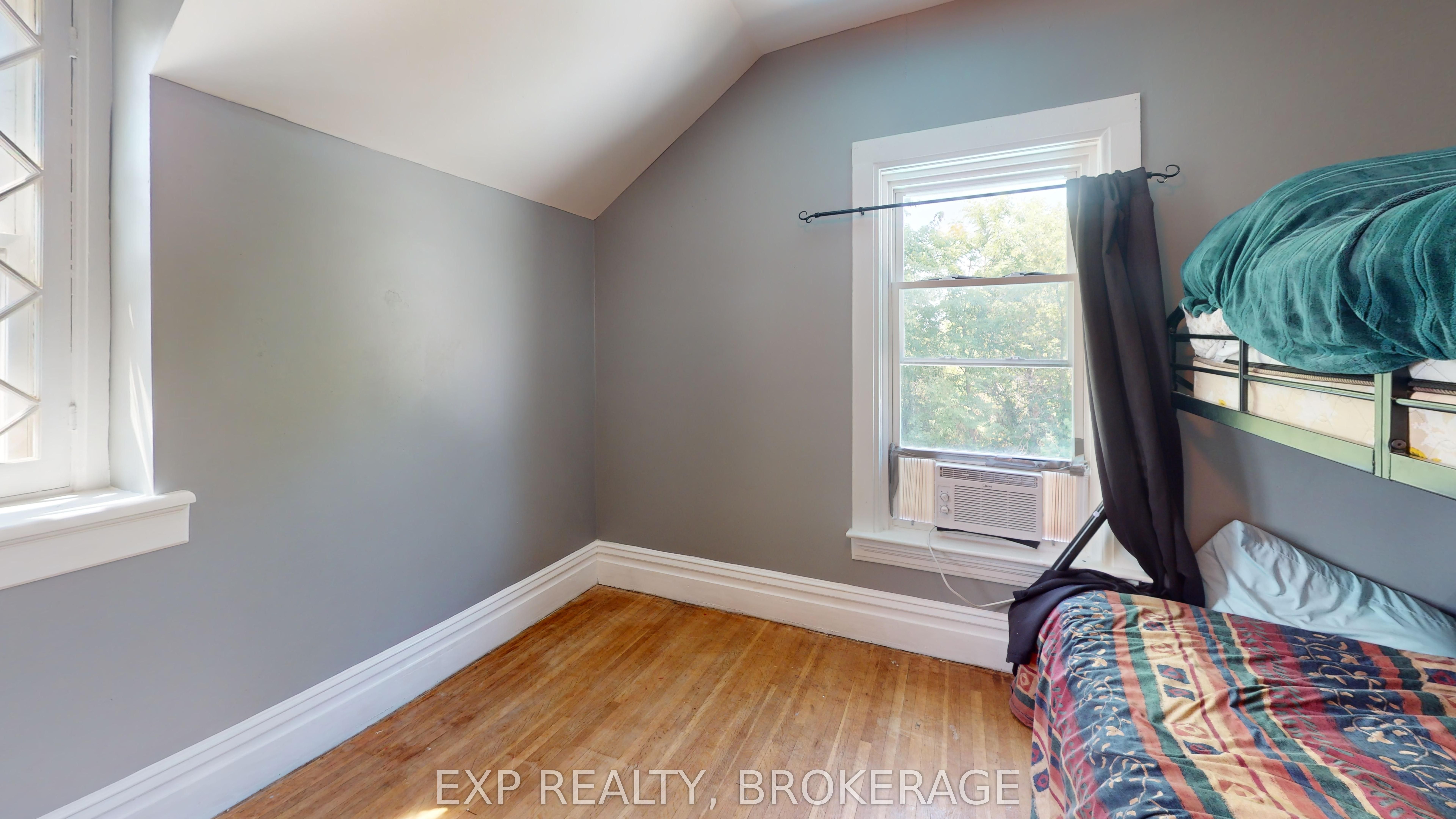 129 Dundas Street Property Photo 30