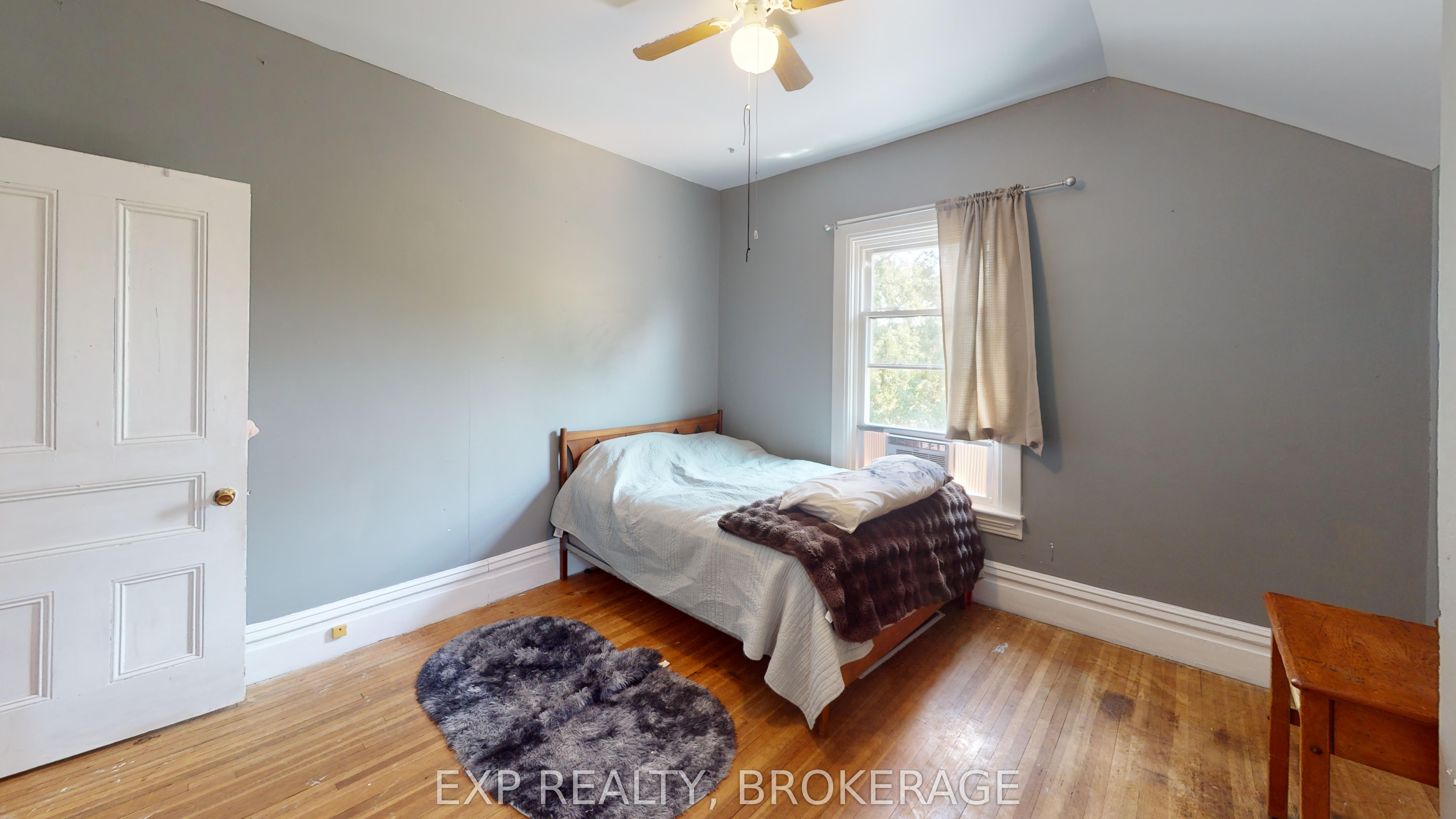 129 Dundas Street Property Photo 32