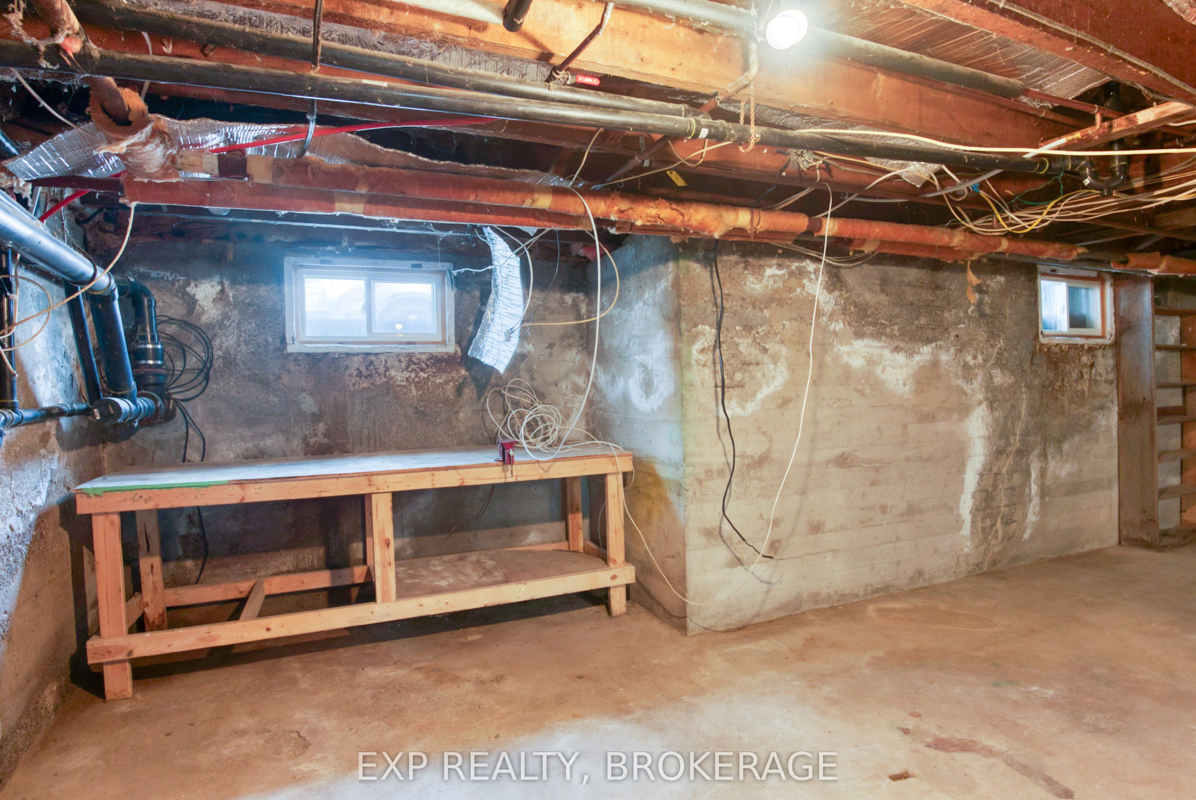 129 Dundas Street Property Photo 36