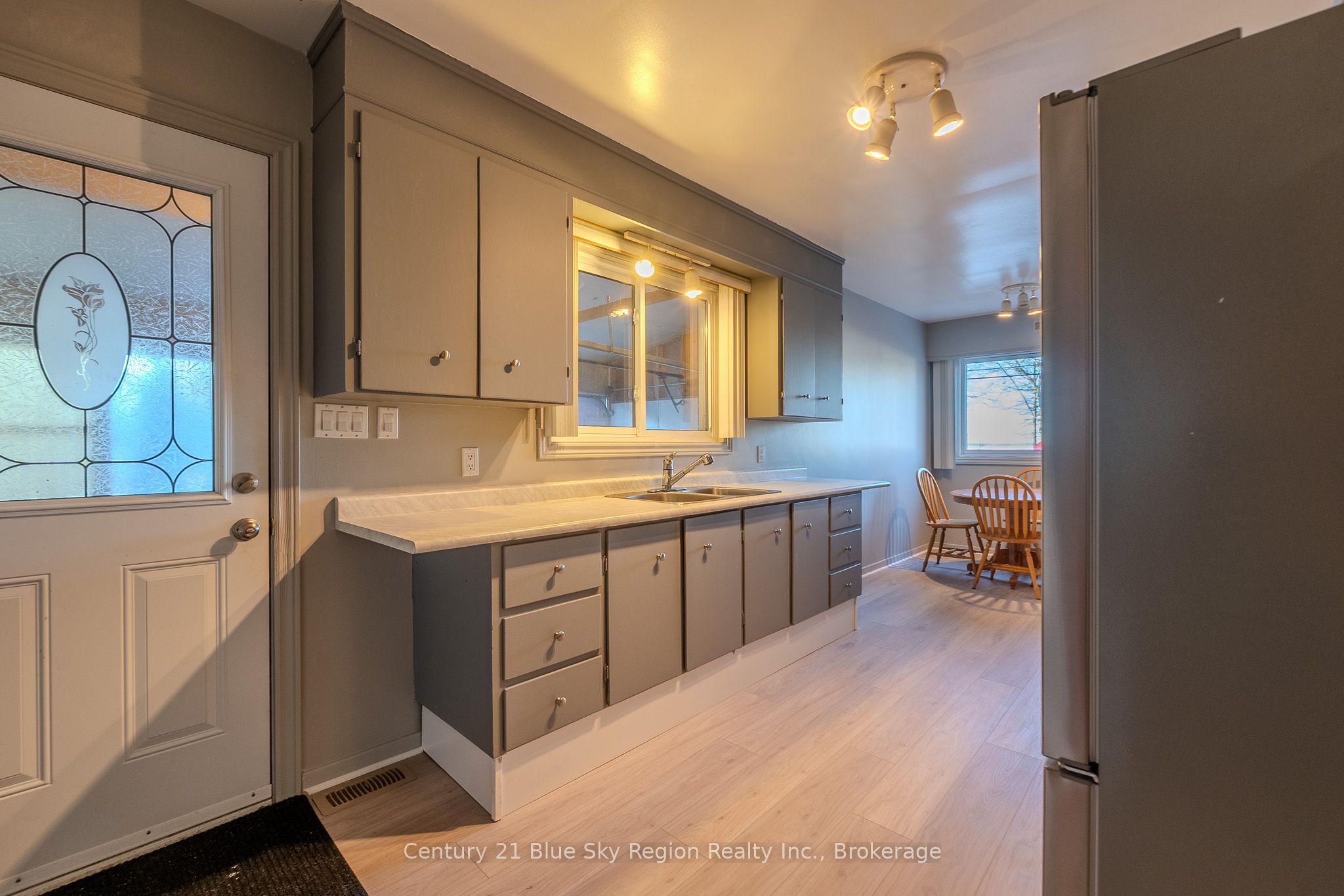 994 Premier Road Property Photo 7