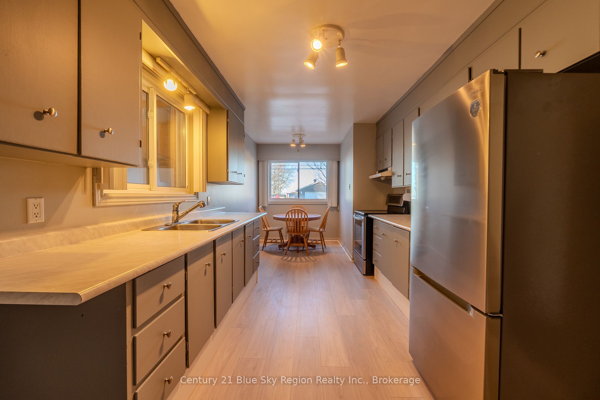 994 Premier Road Property Photo 8