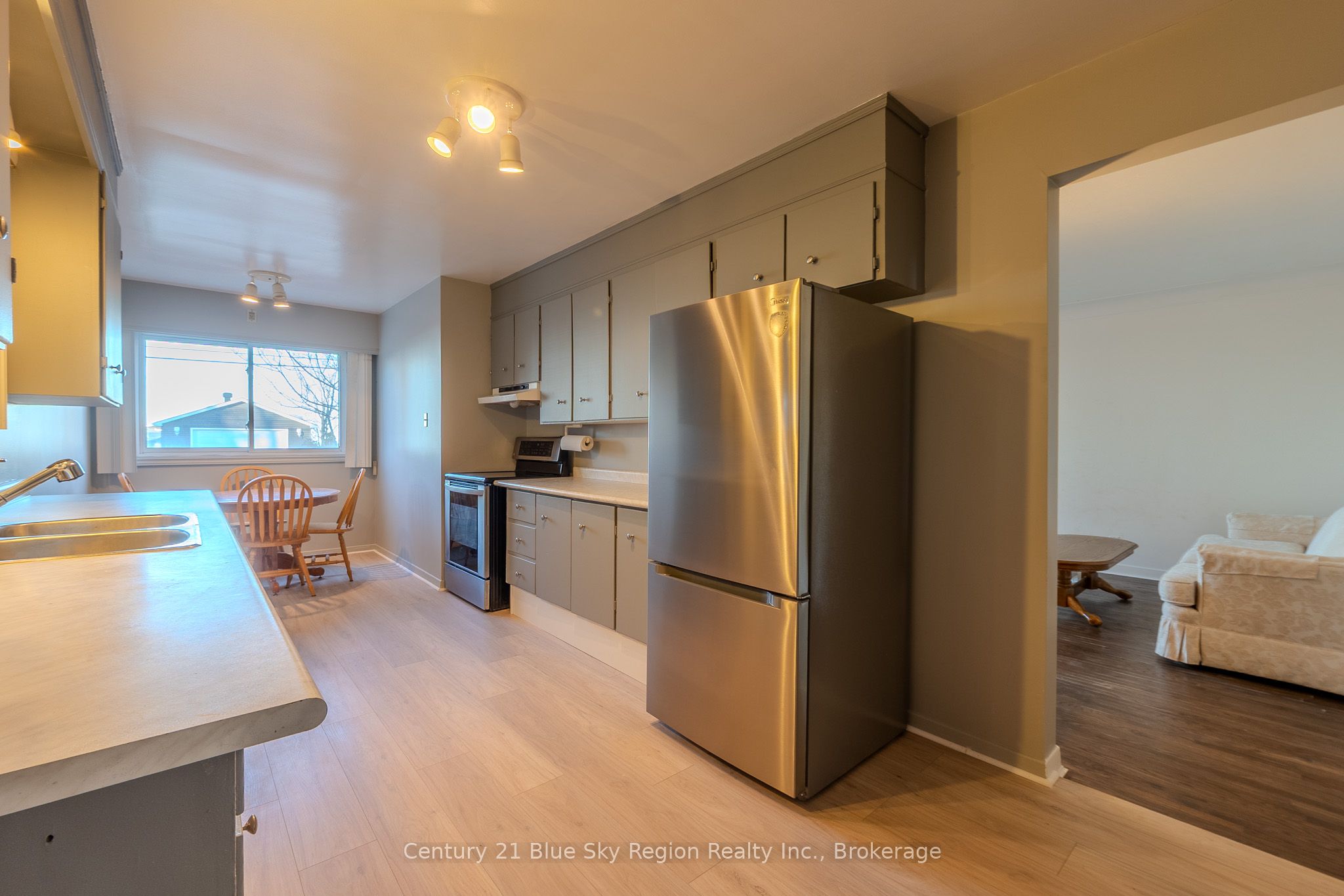 994 Premier Road Property Photo 9