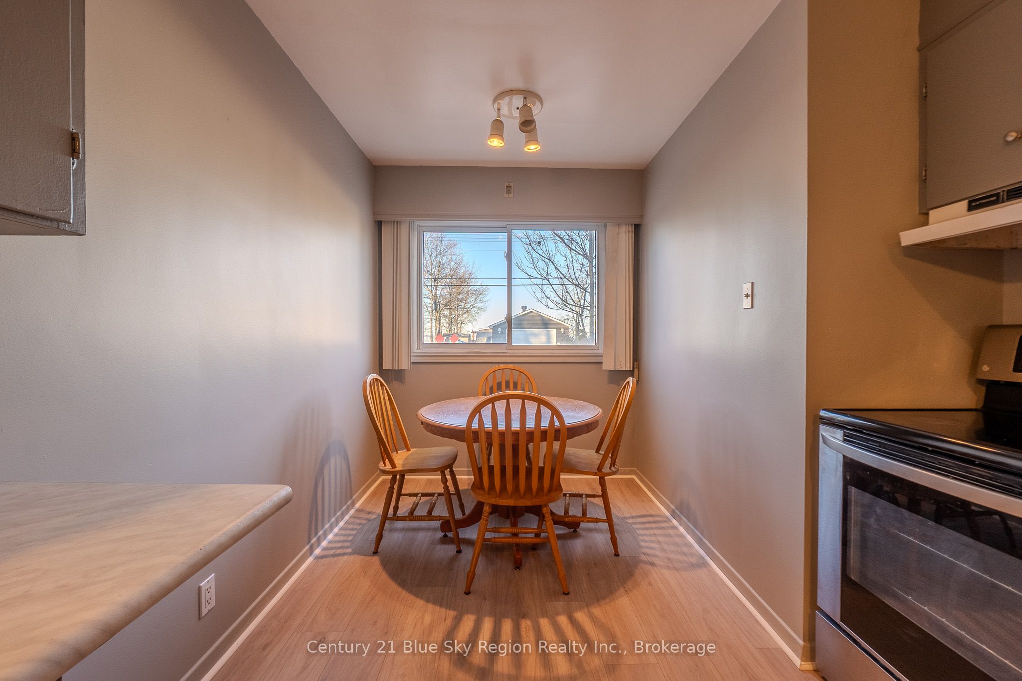 994 Premier Road Property Photo 10