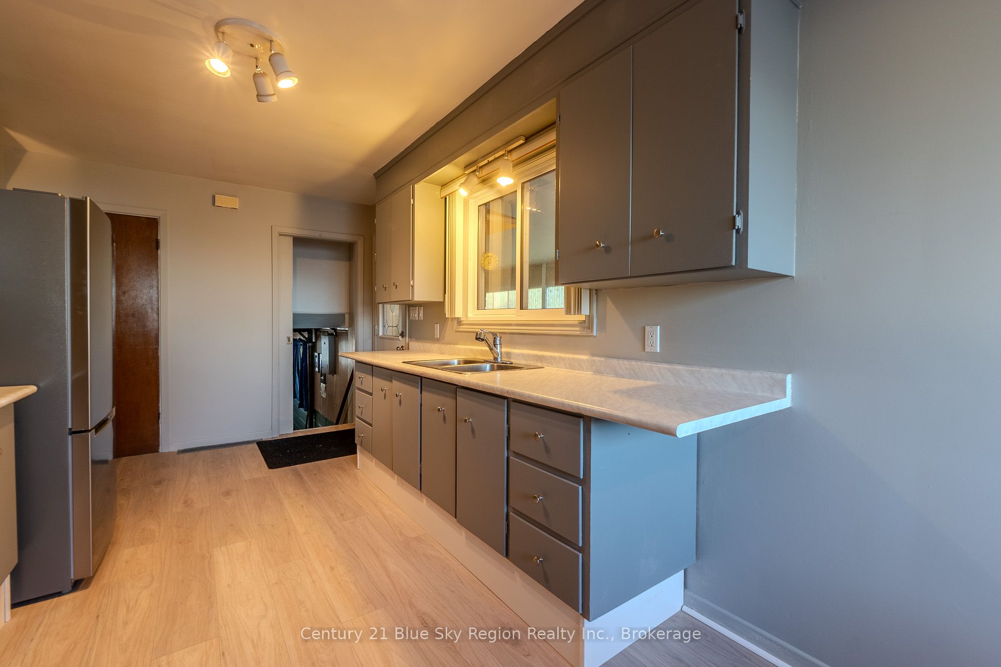 994 Premier Road Property Photo 13