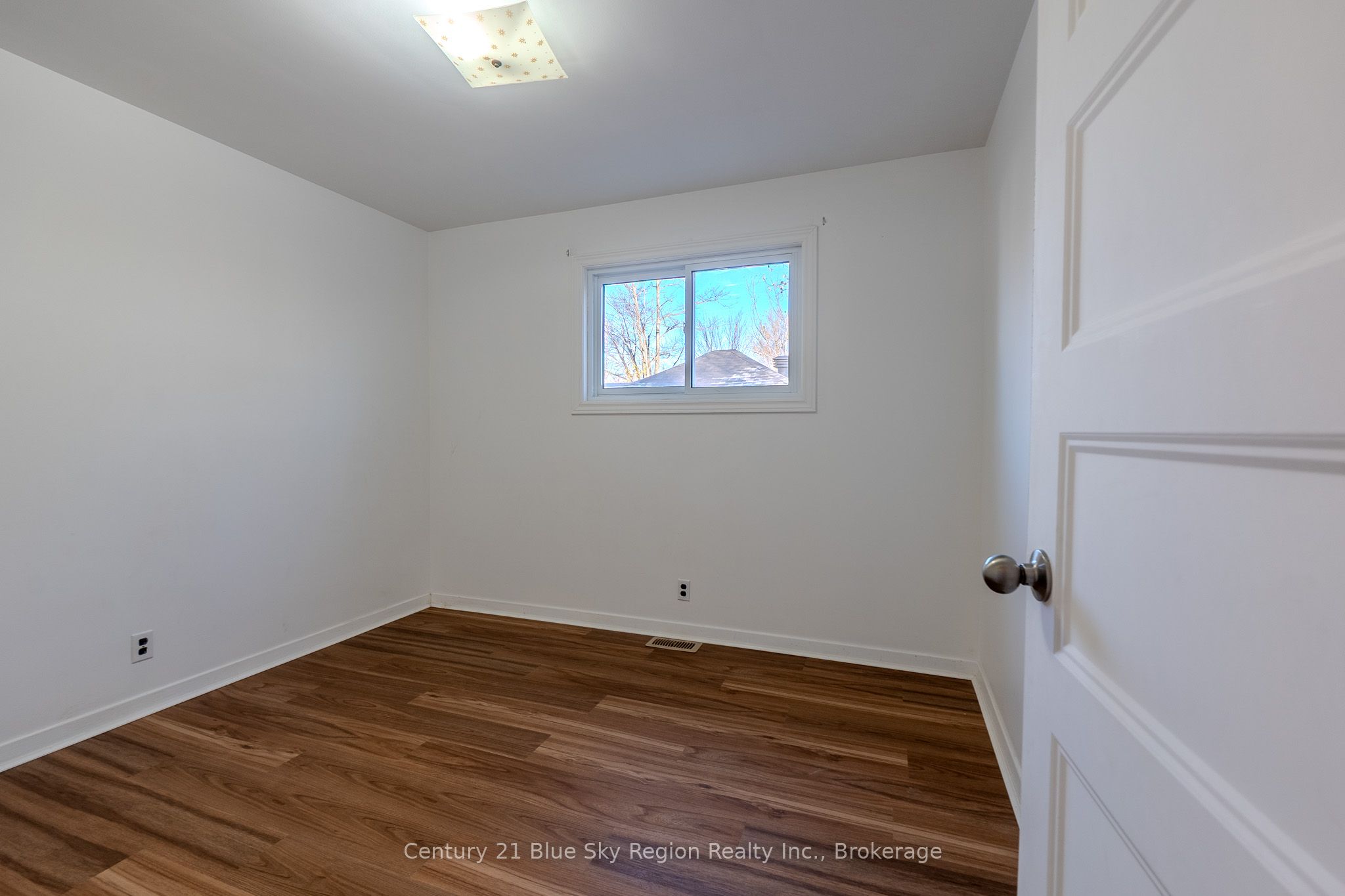 994 Premier Road Property Photo 14