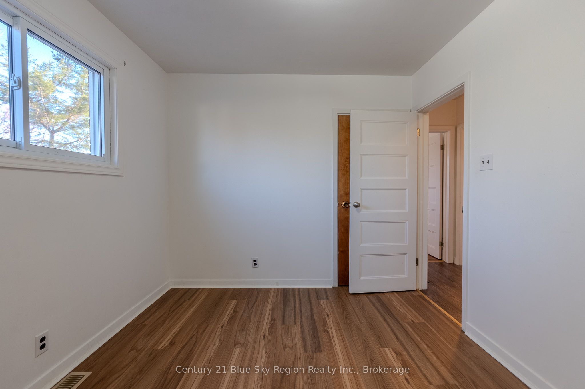 994 Premier Road Property Photo 15