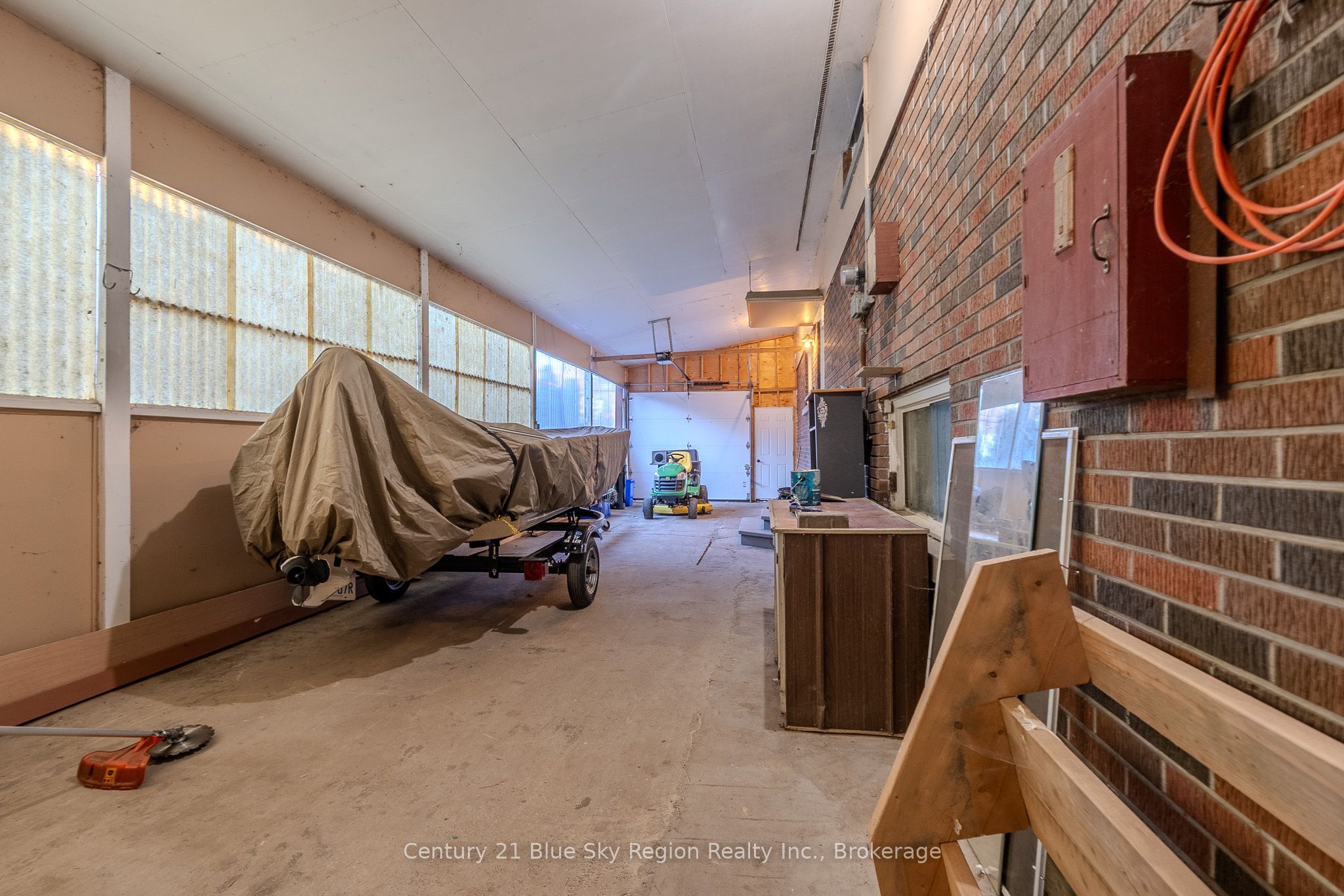 994 Premier Road Property Photo 26