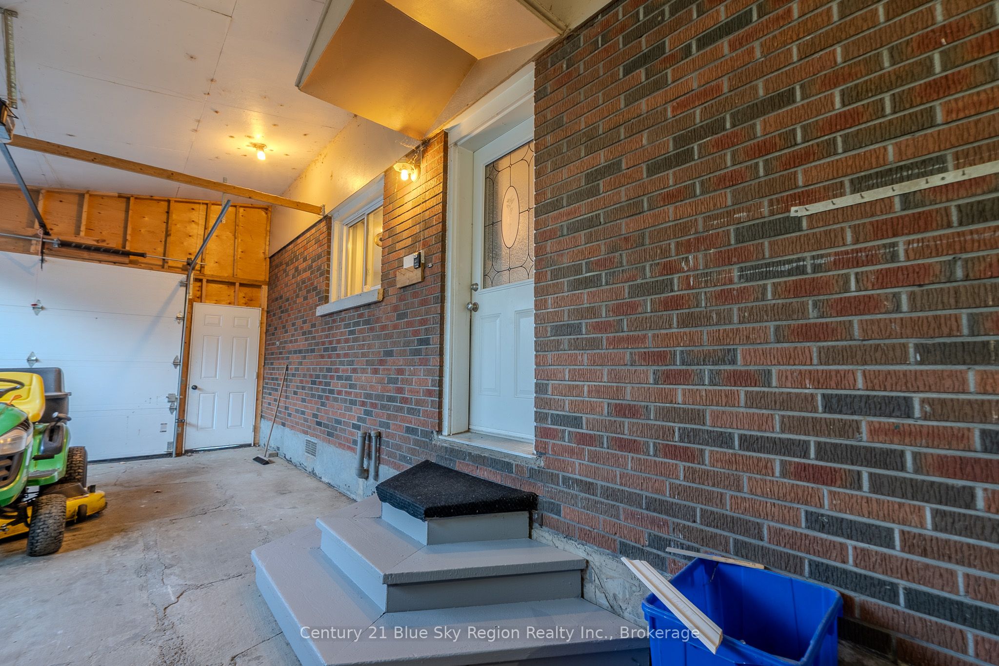 994 Premier Road Property Photo 27