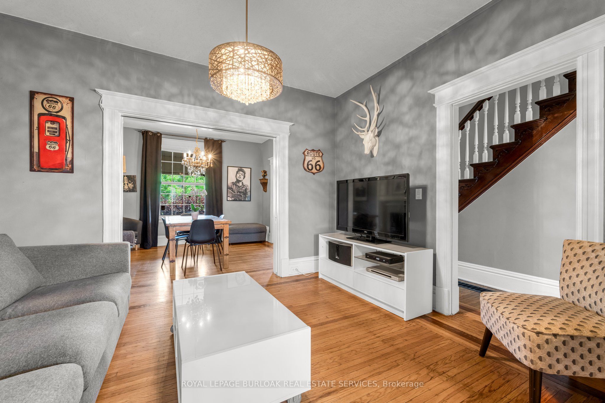 187 Victoria Avenue N Property Photo 6