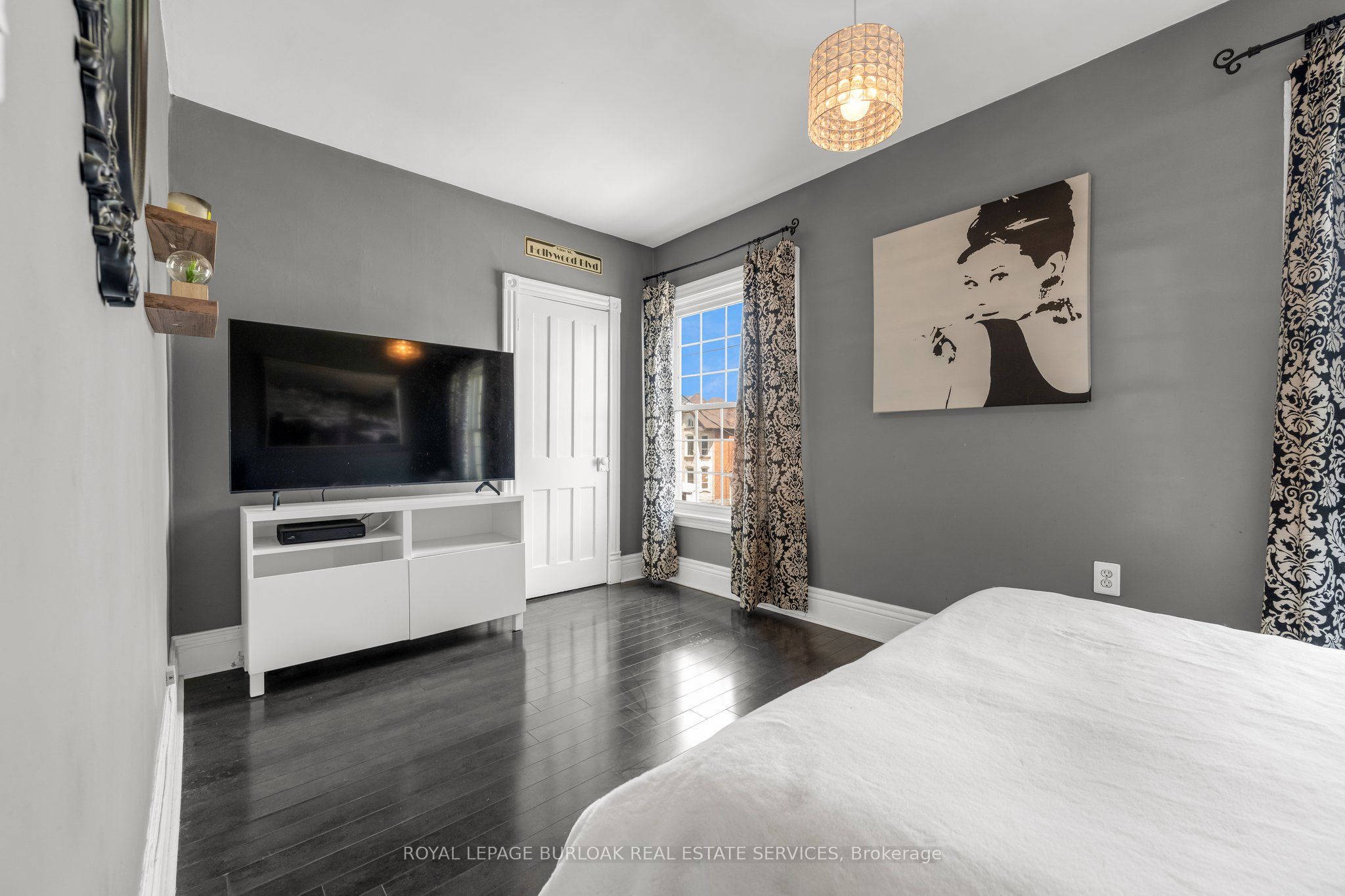 187 Victoria Avenue N Property Photo 13