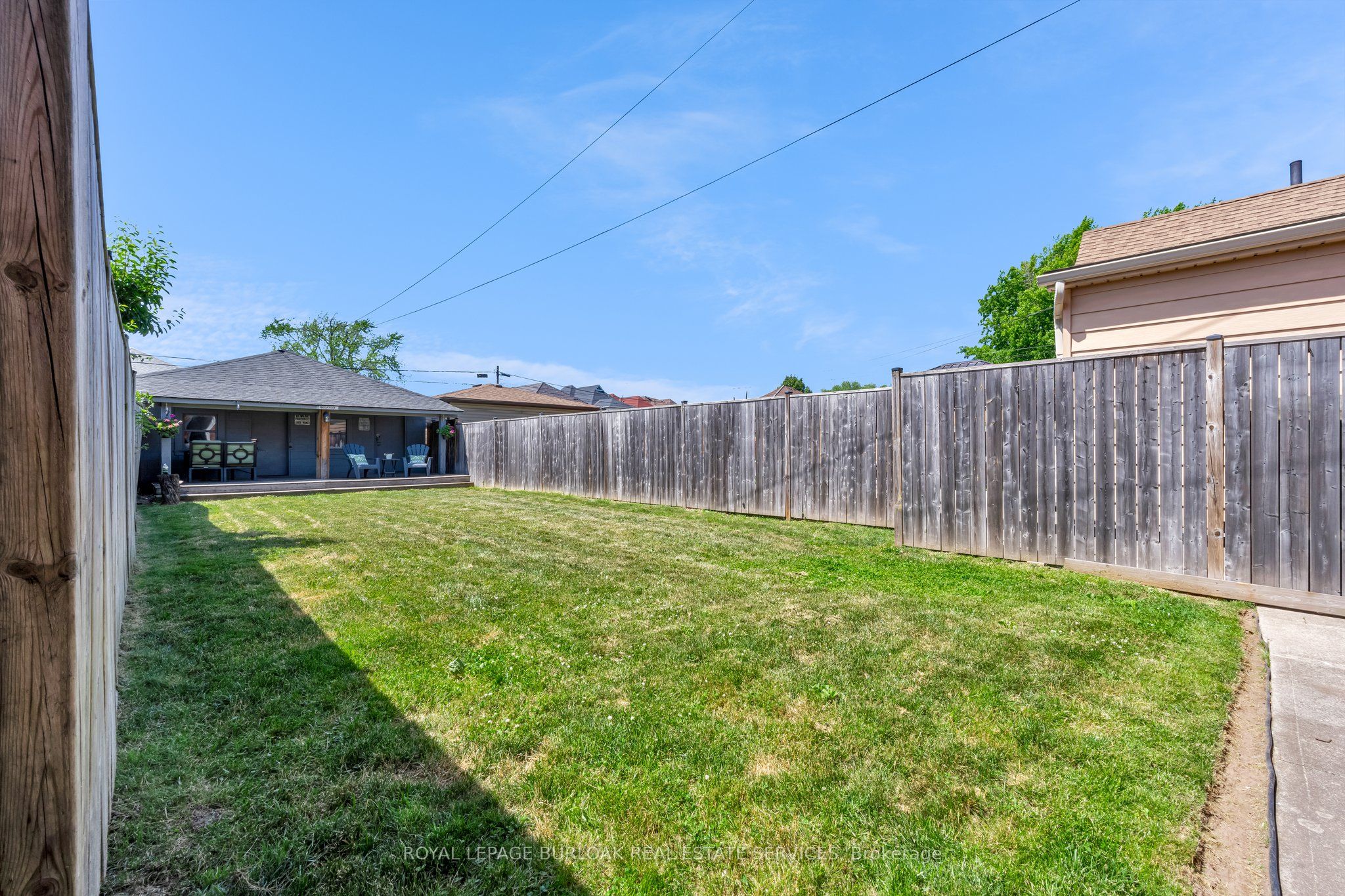 187 Victoria Avenue N Property Photo 28