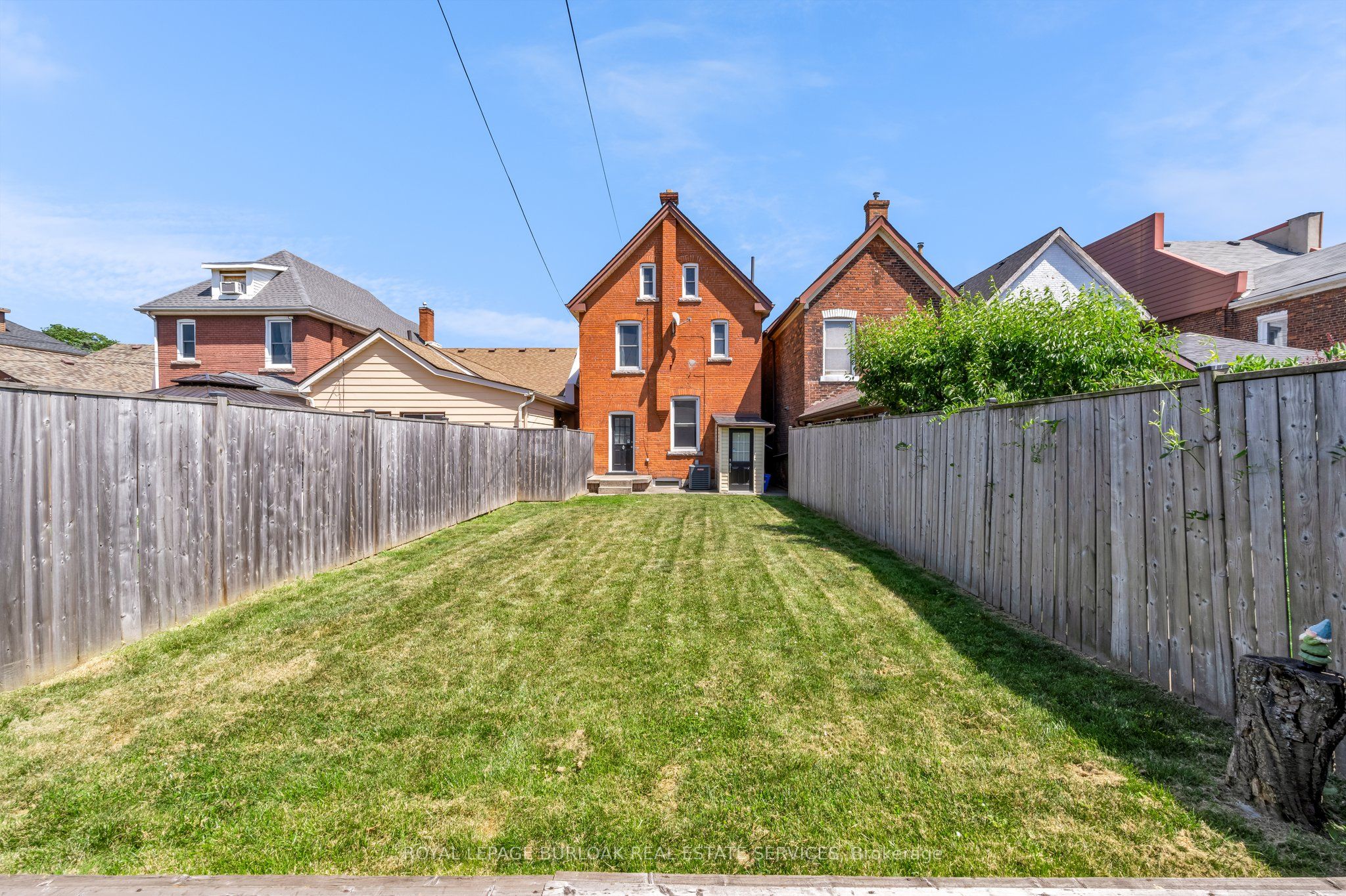 187 Victoria Avenue N Property Photo 32