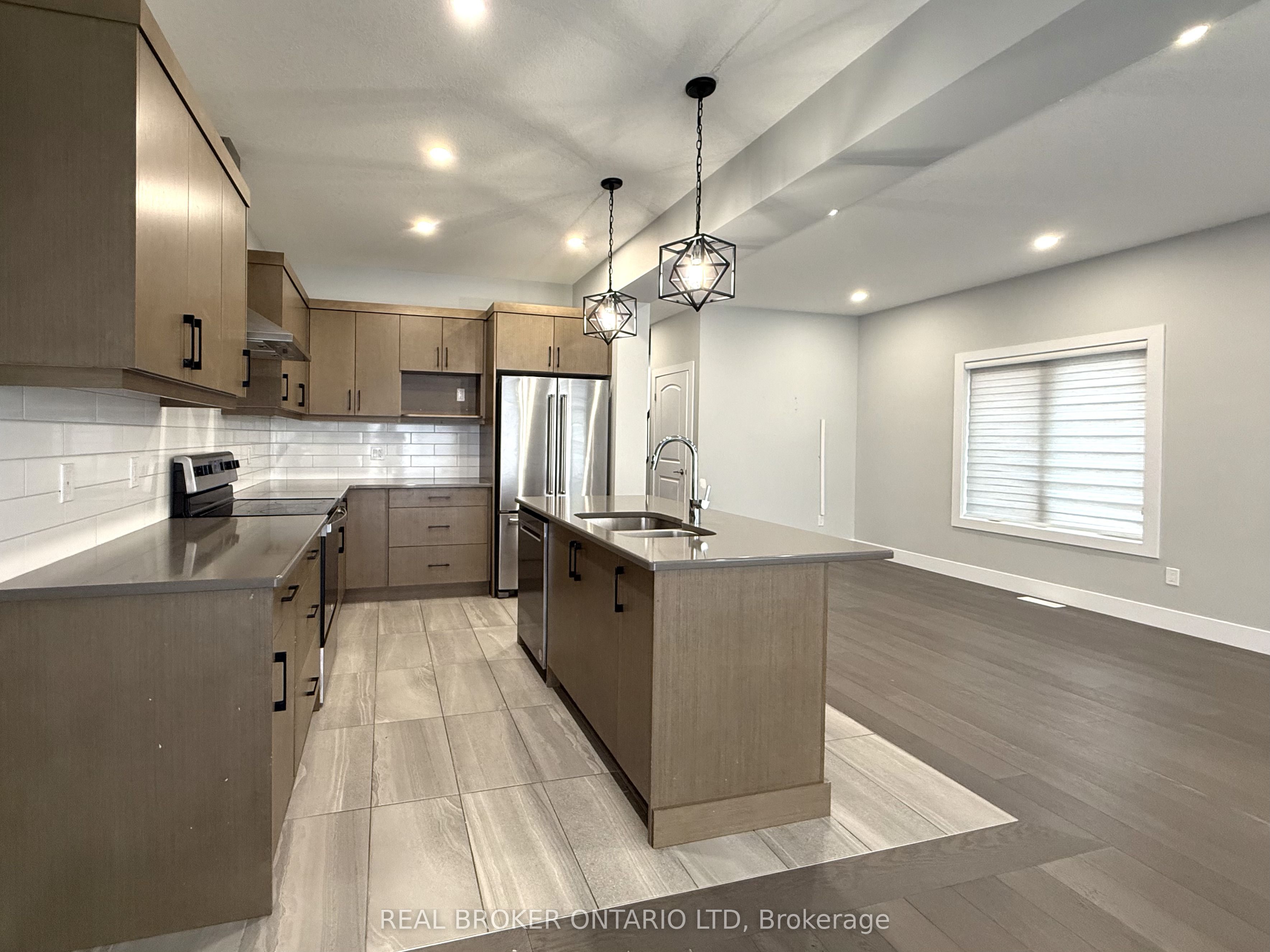 3857 Auckland Avenue (UPPER) Property Photo 1