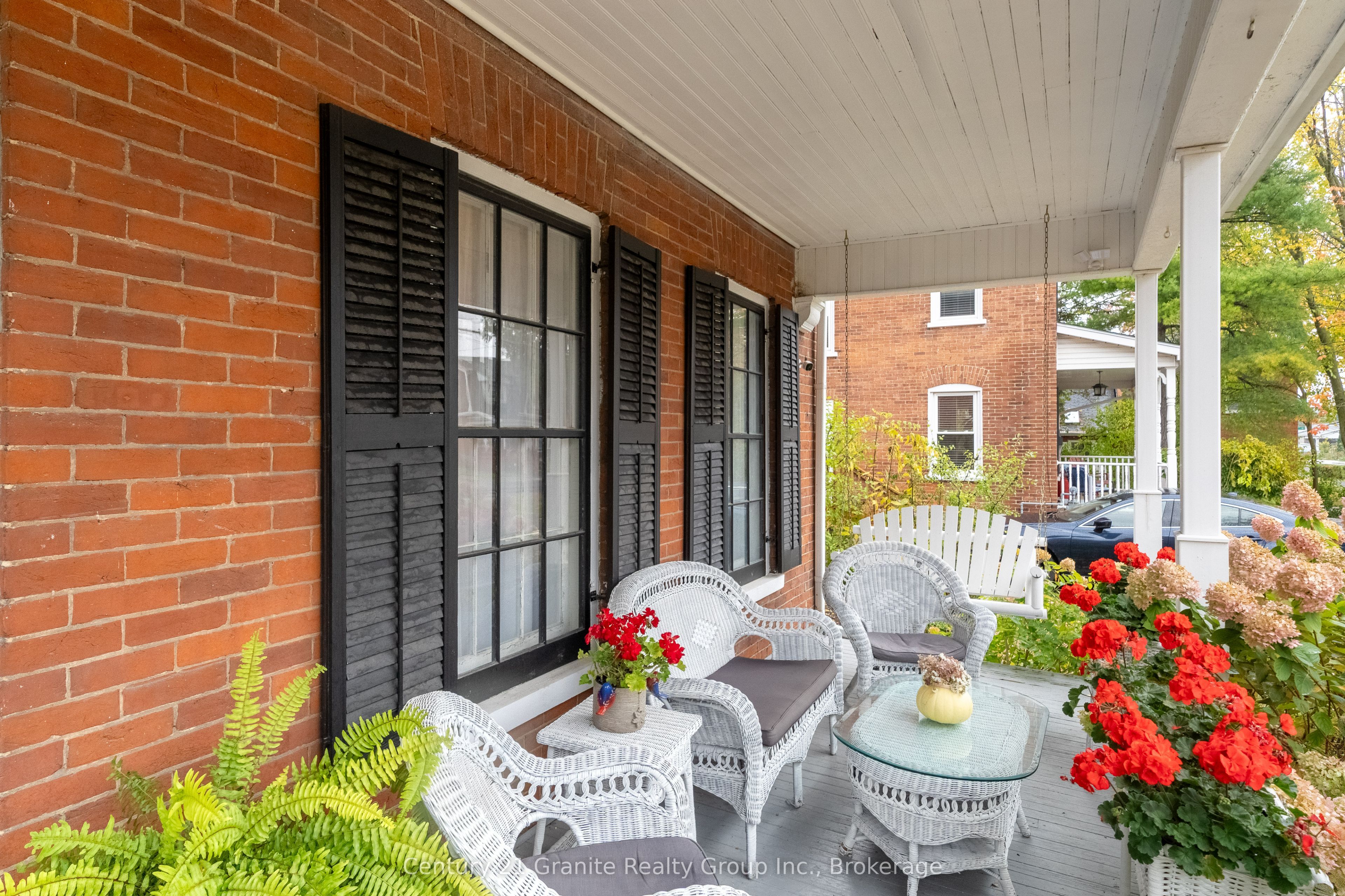 110 Bridge Street W Property Photo 5