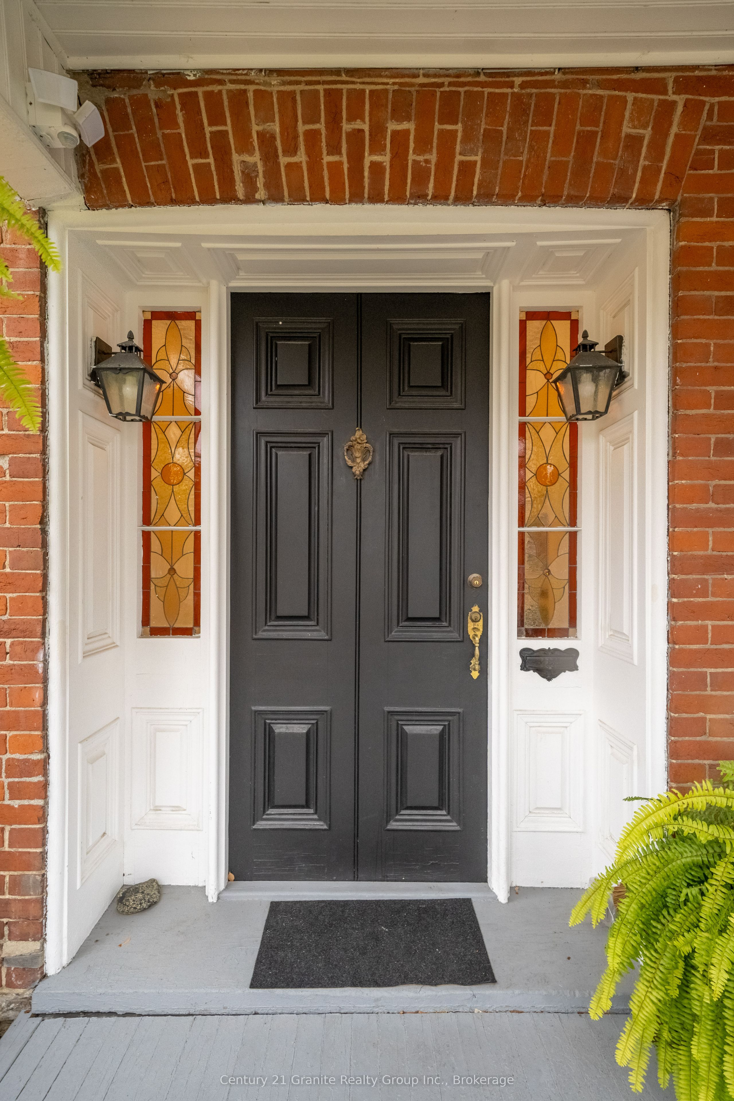 110 Bridge Street W Property Photo 6