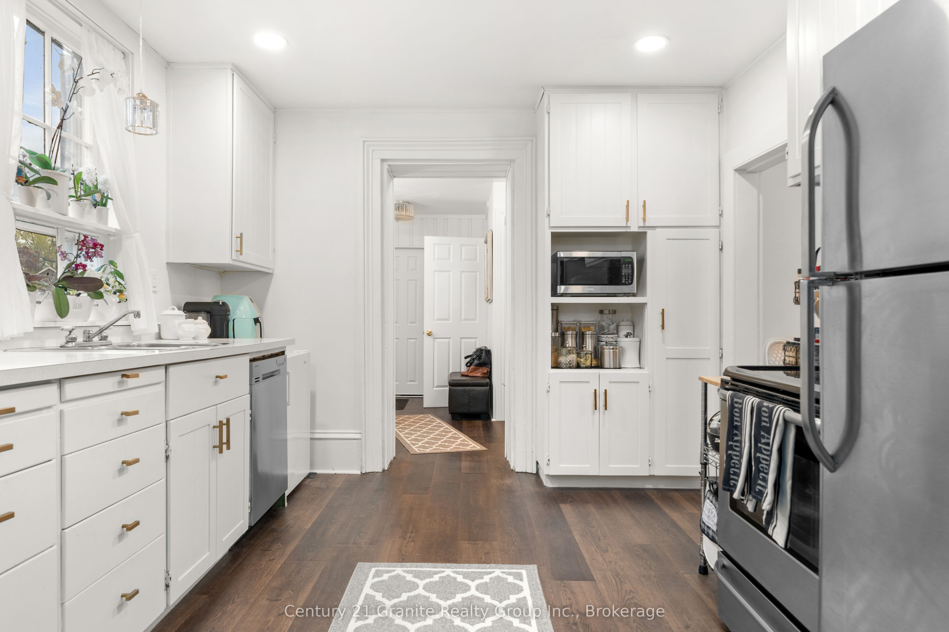 110 Bridge Street W Property Photo 17